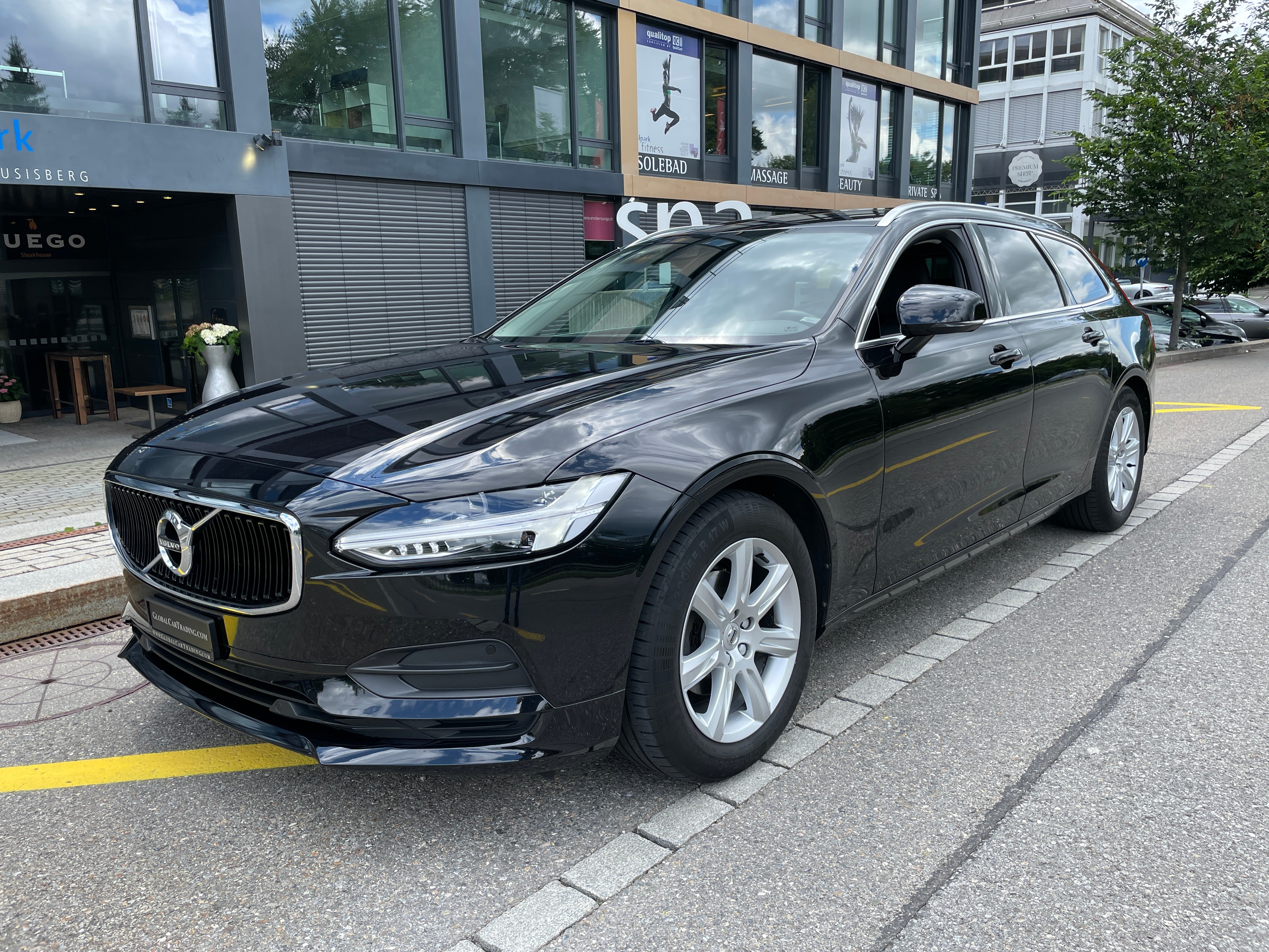 VOLVO V90 D3 AWD Momentum Geartronic