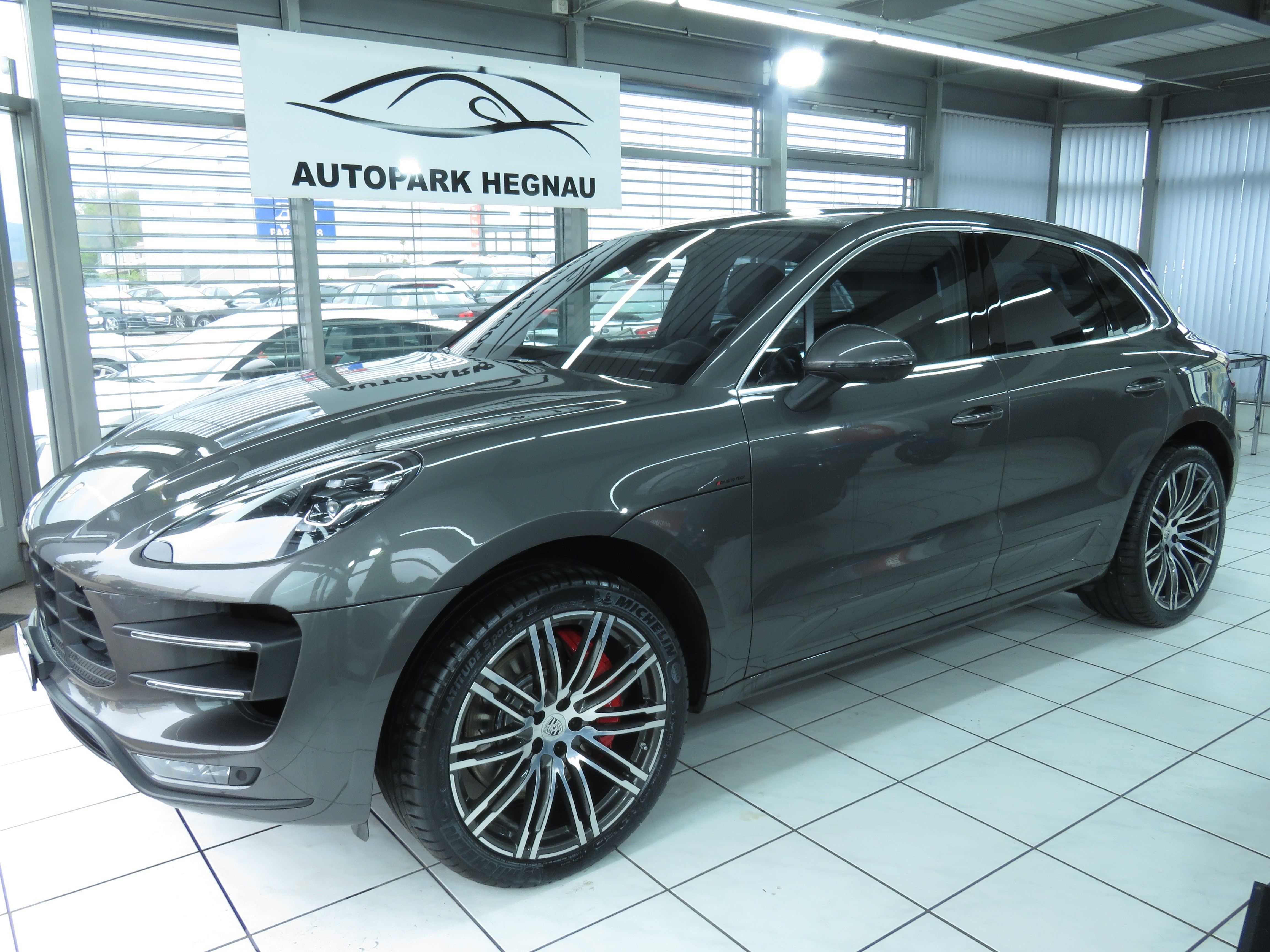 PORSCHE Macan Turbo Performance PDK