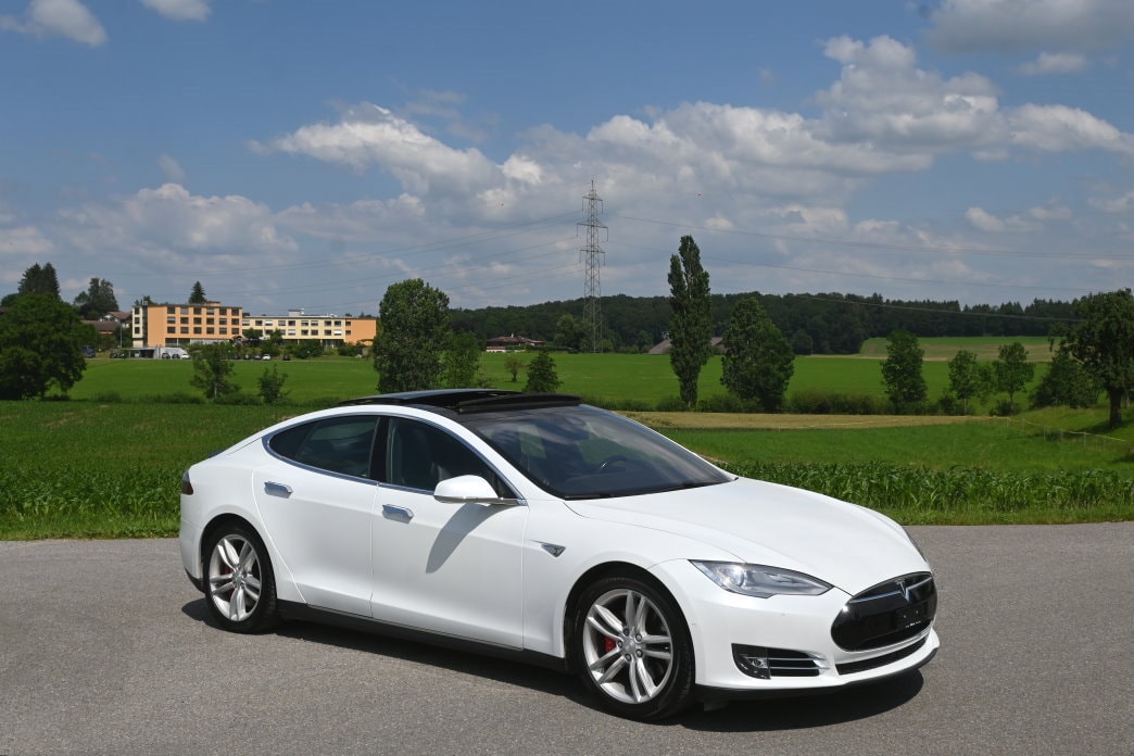 TESLA Model S 85 D Performance