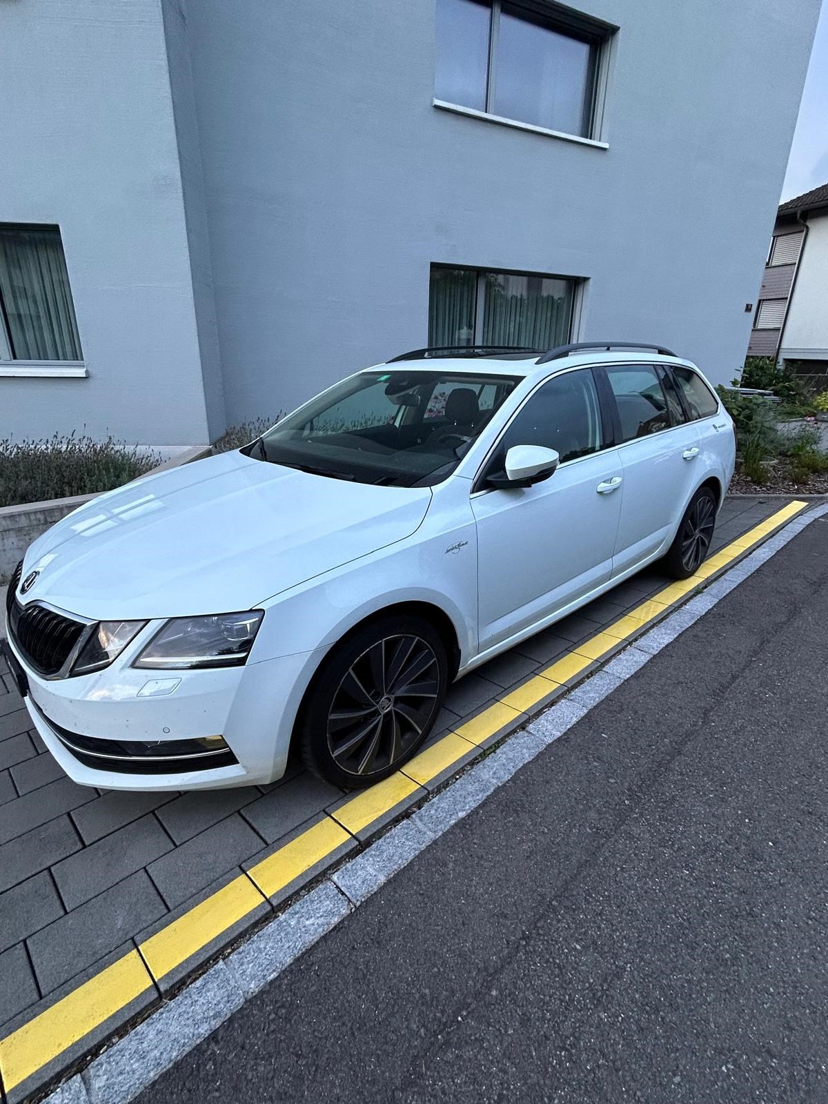 SKODA Octavia Combi 2.0 TDI Clever DSG