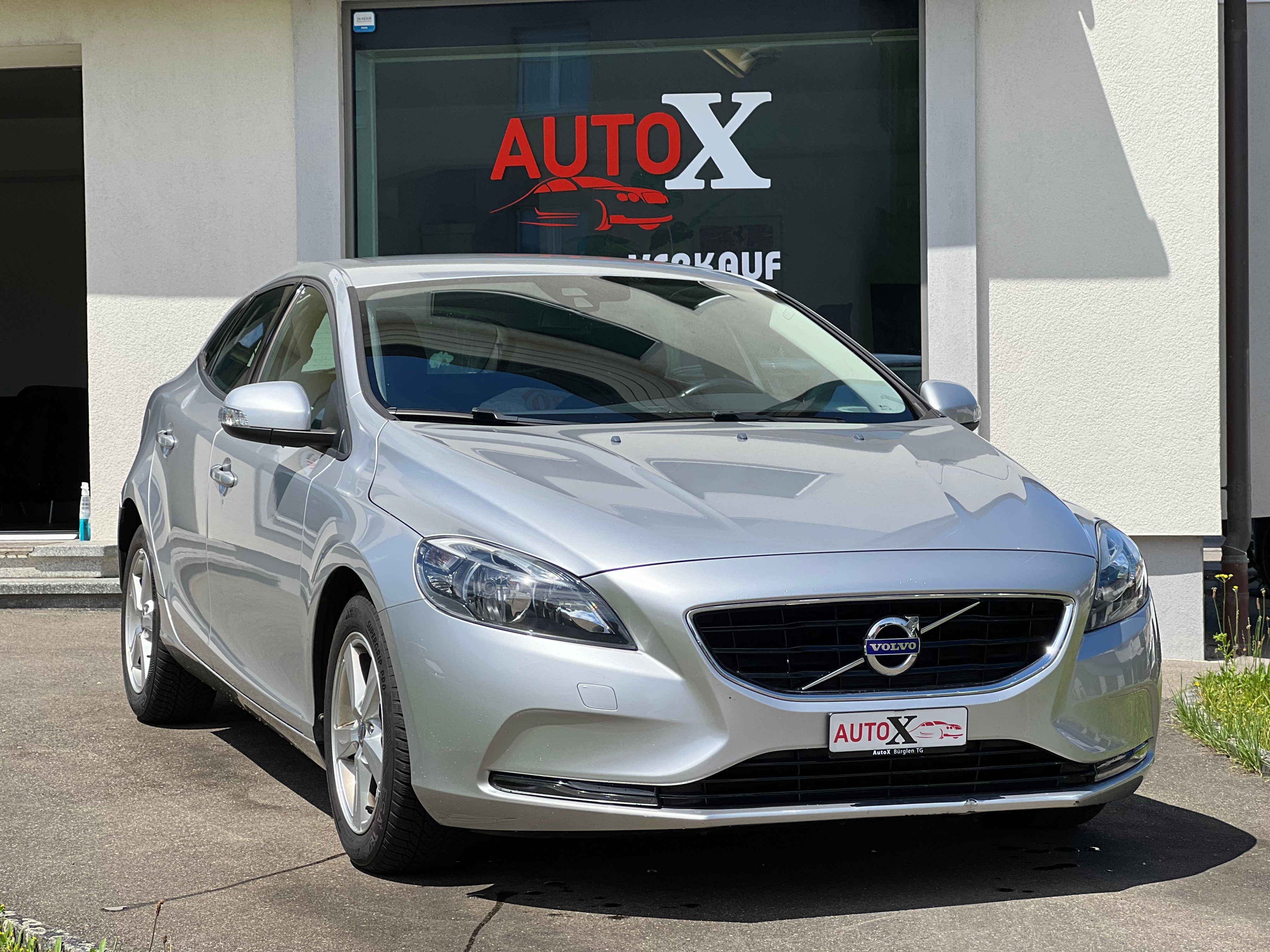 VOLVO V40 D2 Momentum