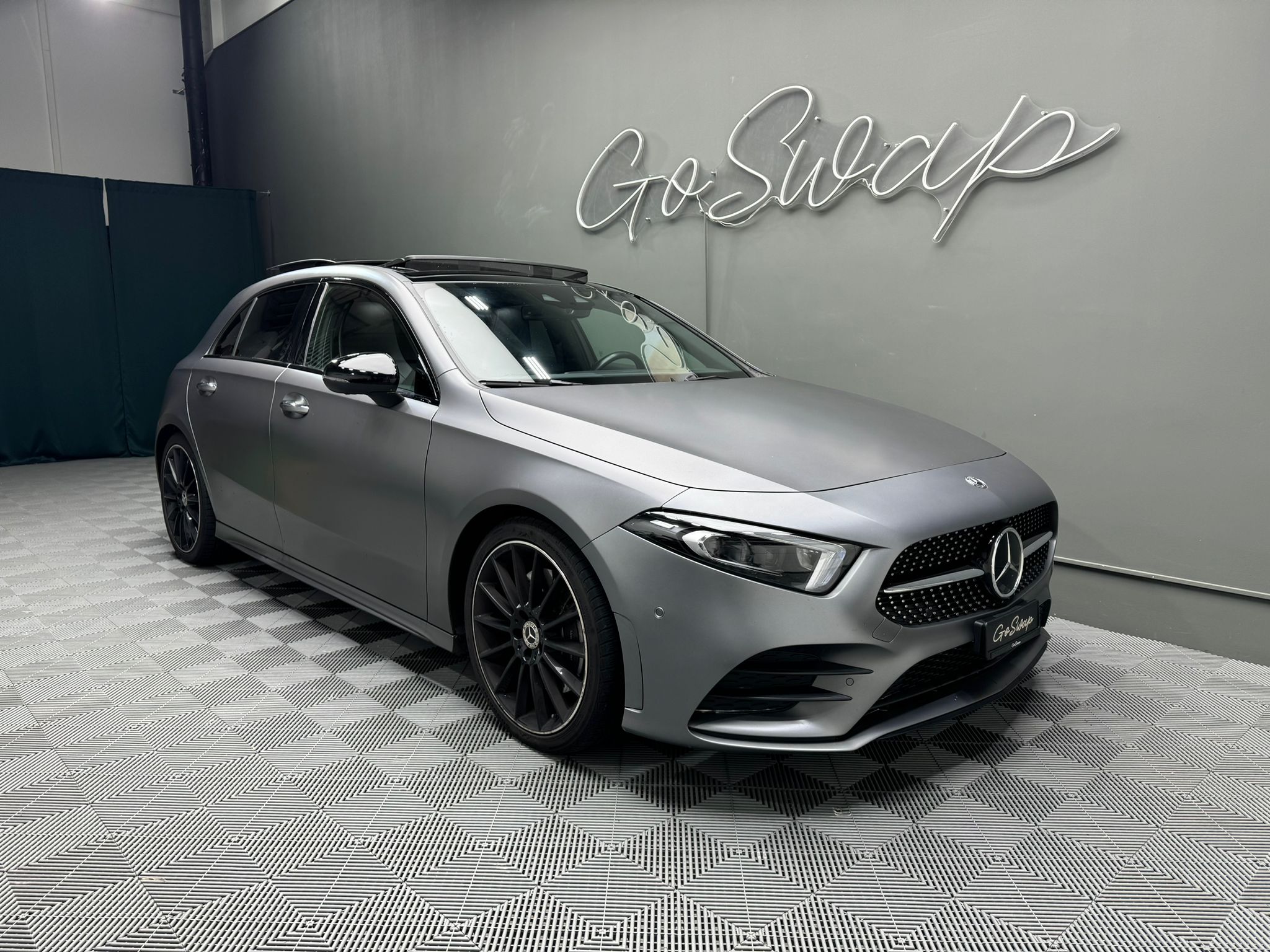 MERCEDES-BENZ A 250 AMG Line 7G-DCT Toit Ouvrant