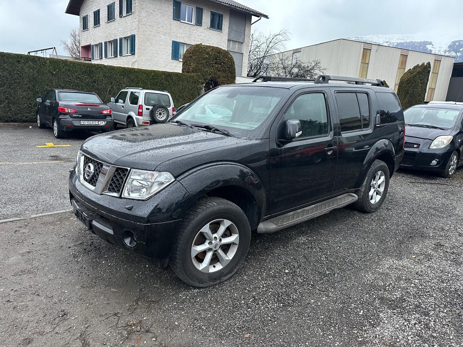 NISSAN Pathfinder 2.5 dCi LE