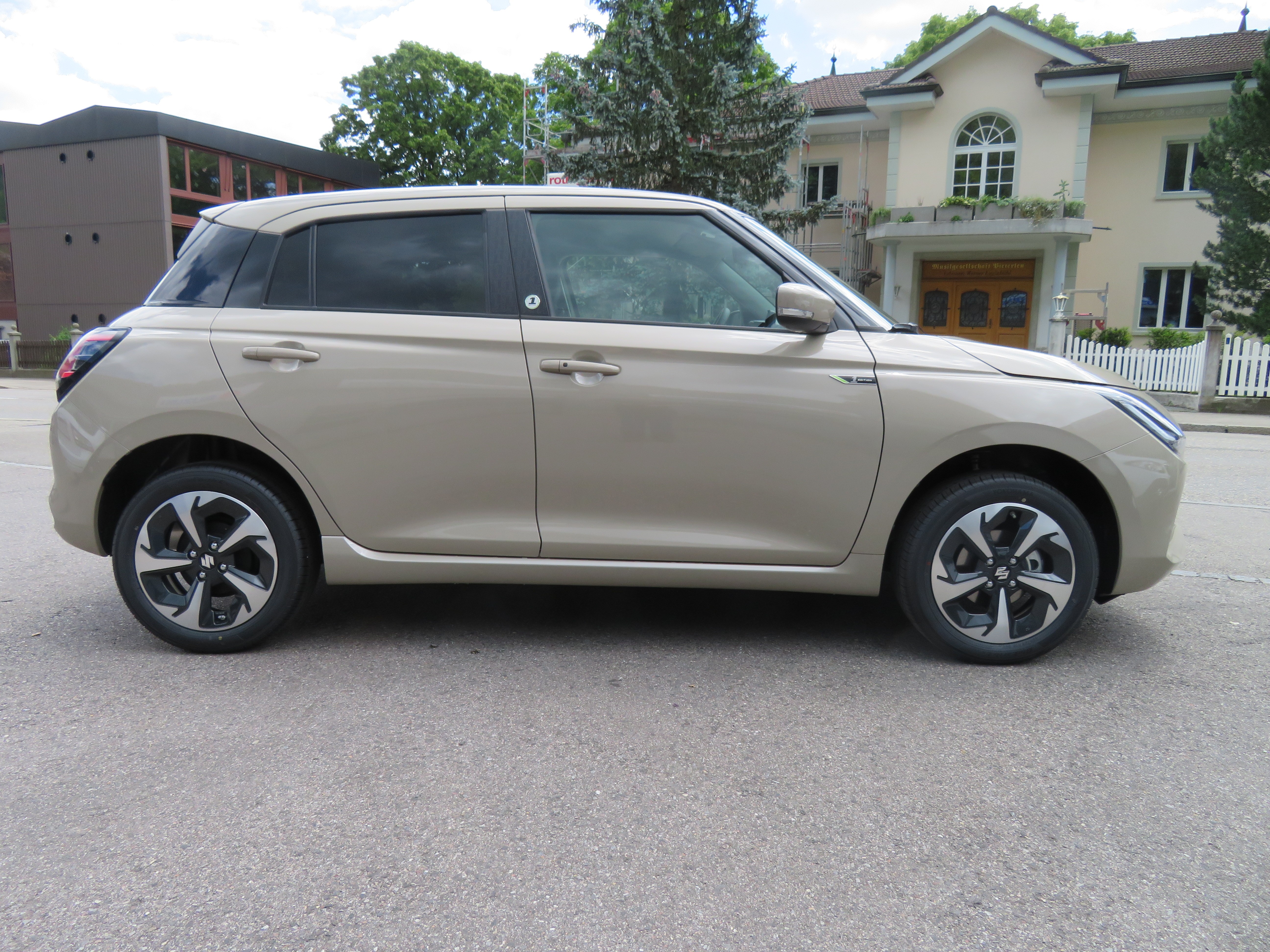 SUZUKI Swift 1.2 Compact Top Hybrid CVT