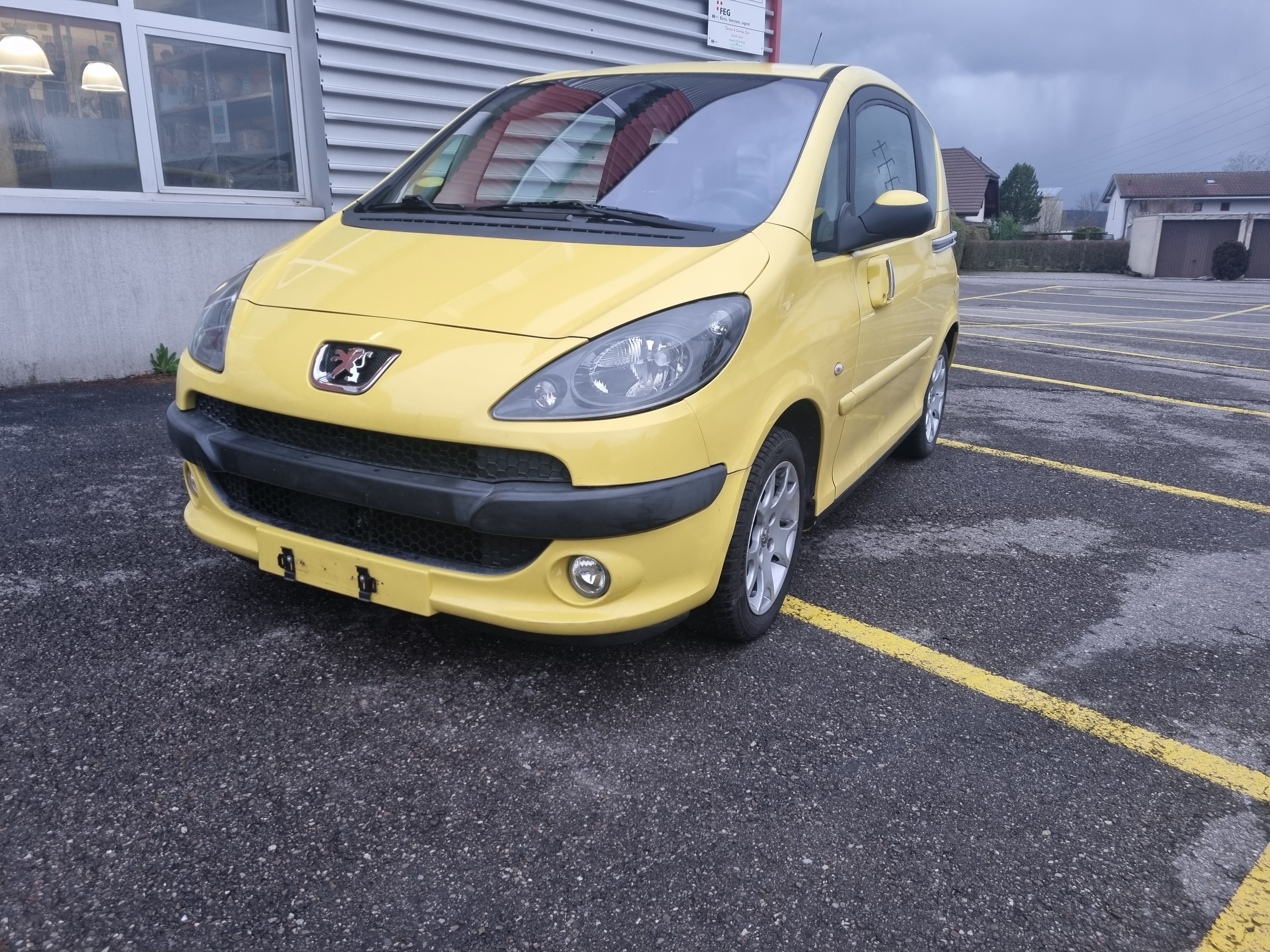 PEUGEOT 1007 1.4 HDI Trendy