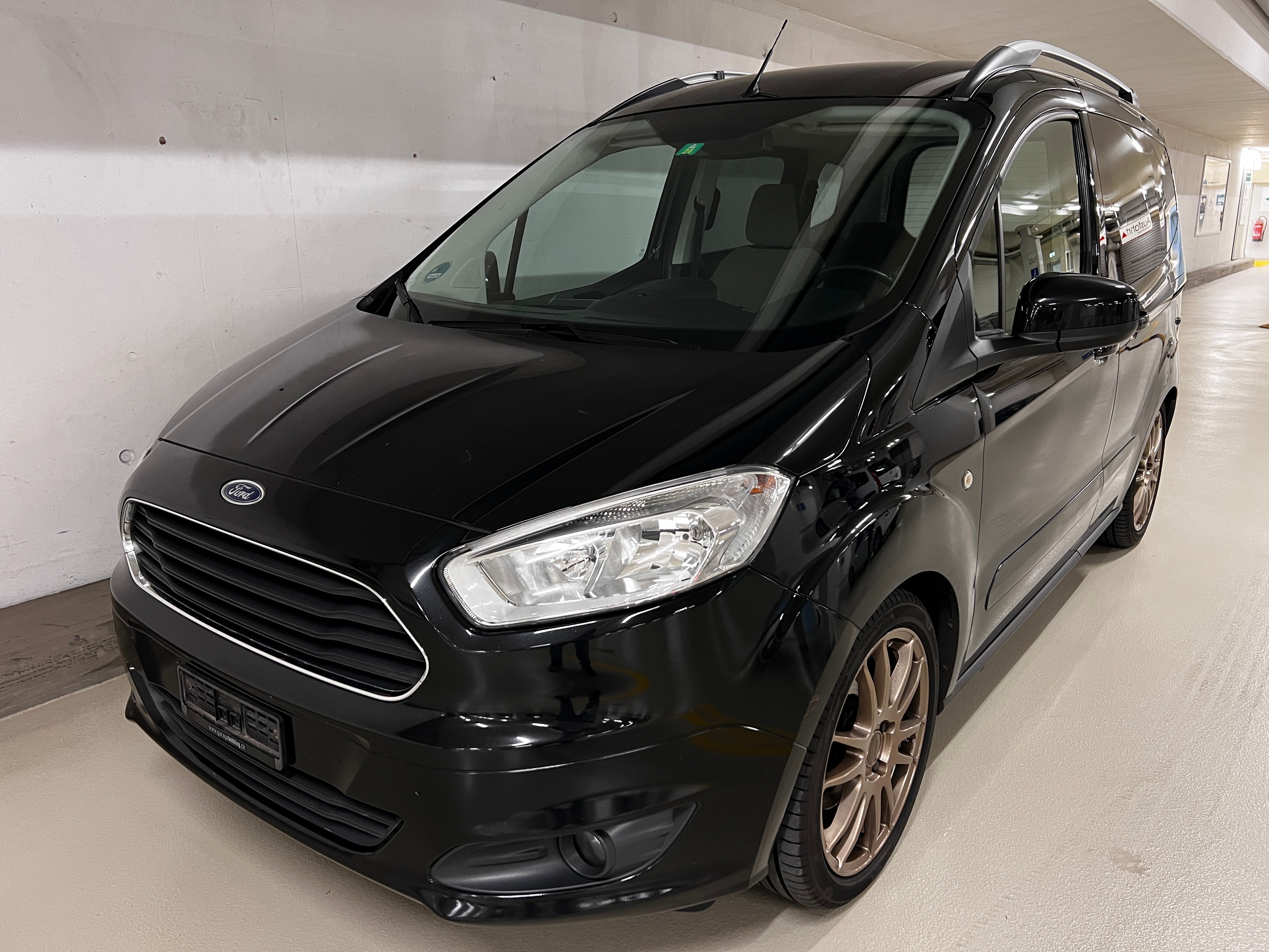 FORD Tourneo Courier 1.0 SCTi Titanium