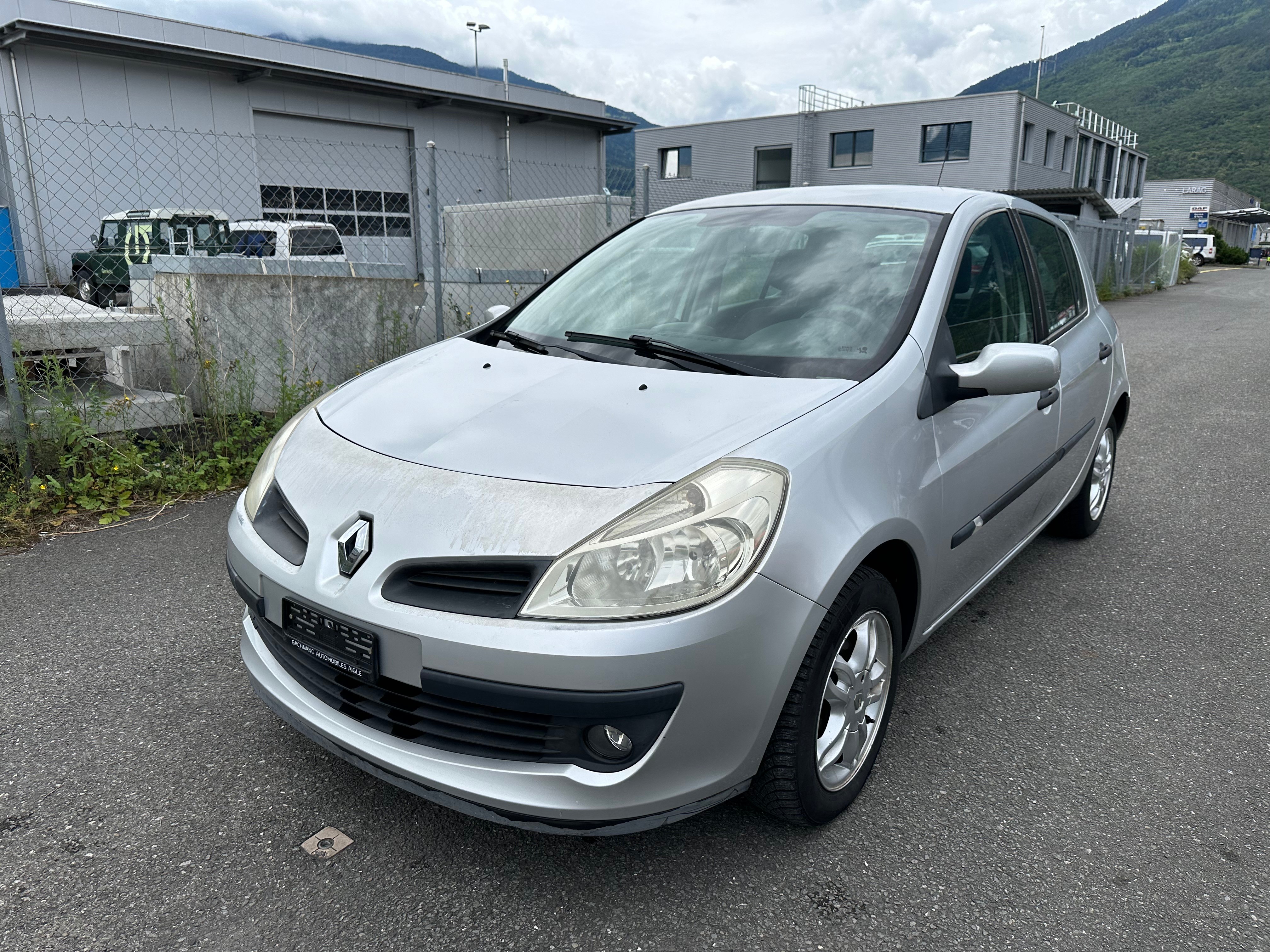 RENAULT Clio 1.4 16V Dynamique