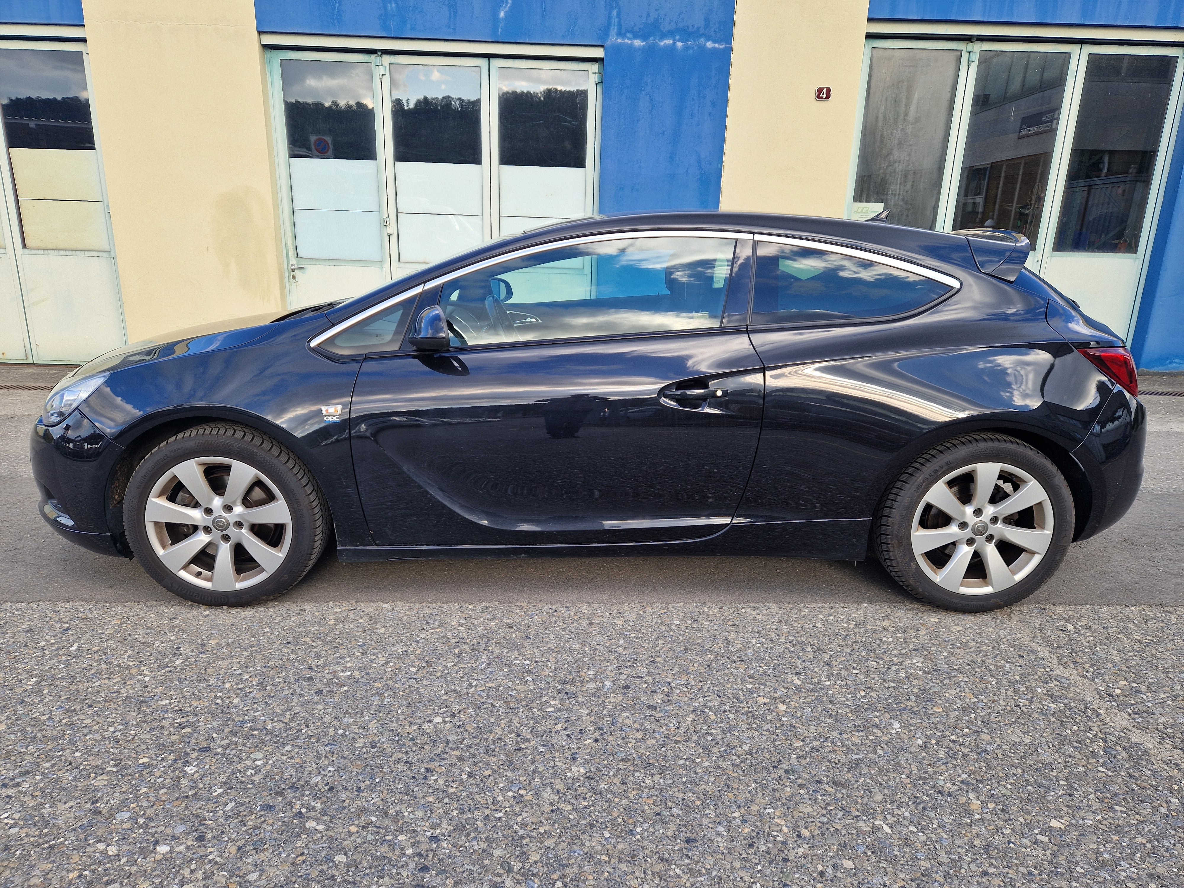 OPEL Astra GTC 1.6i 16V Sport