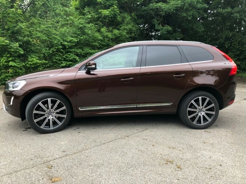 VOLVO XC60 T6 AWD Momentum R-Design Geartronic