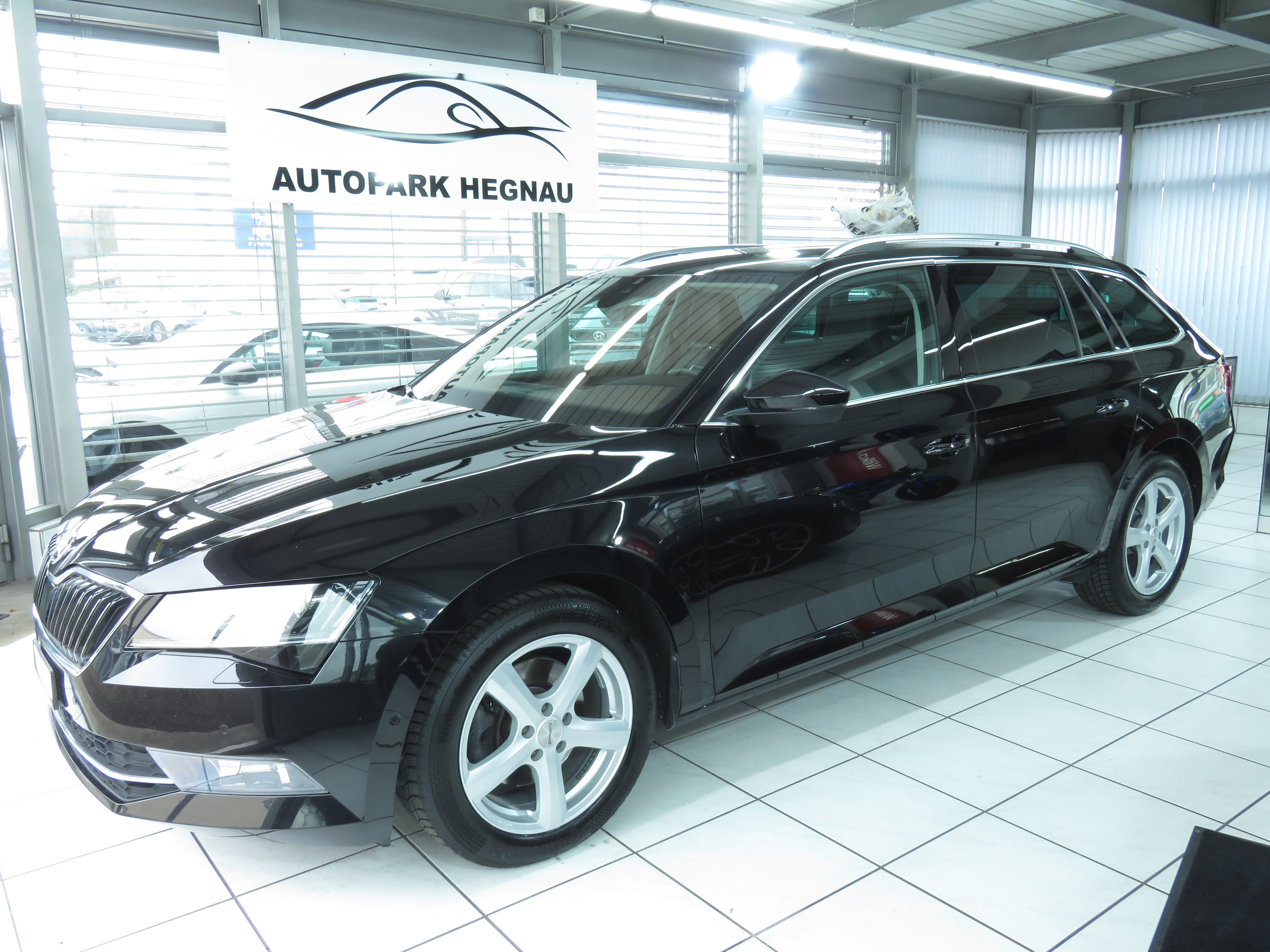 SKODA Superb Combi 2.0 TDi Style DSG (AHK 2.0 t, Automat)