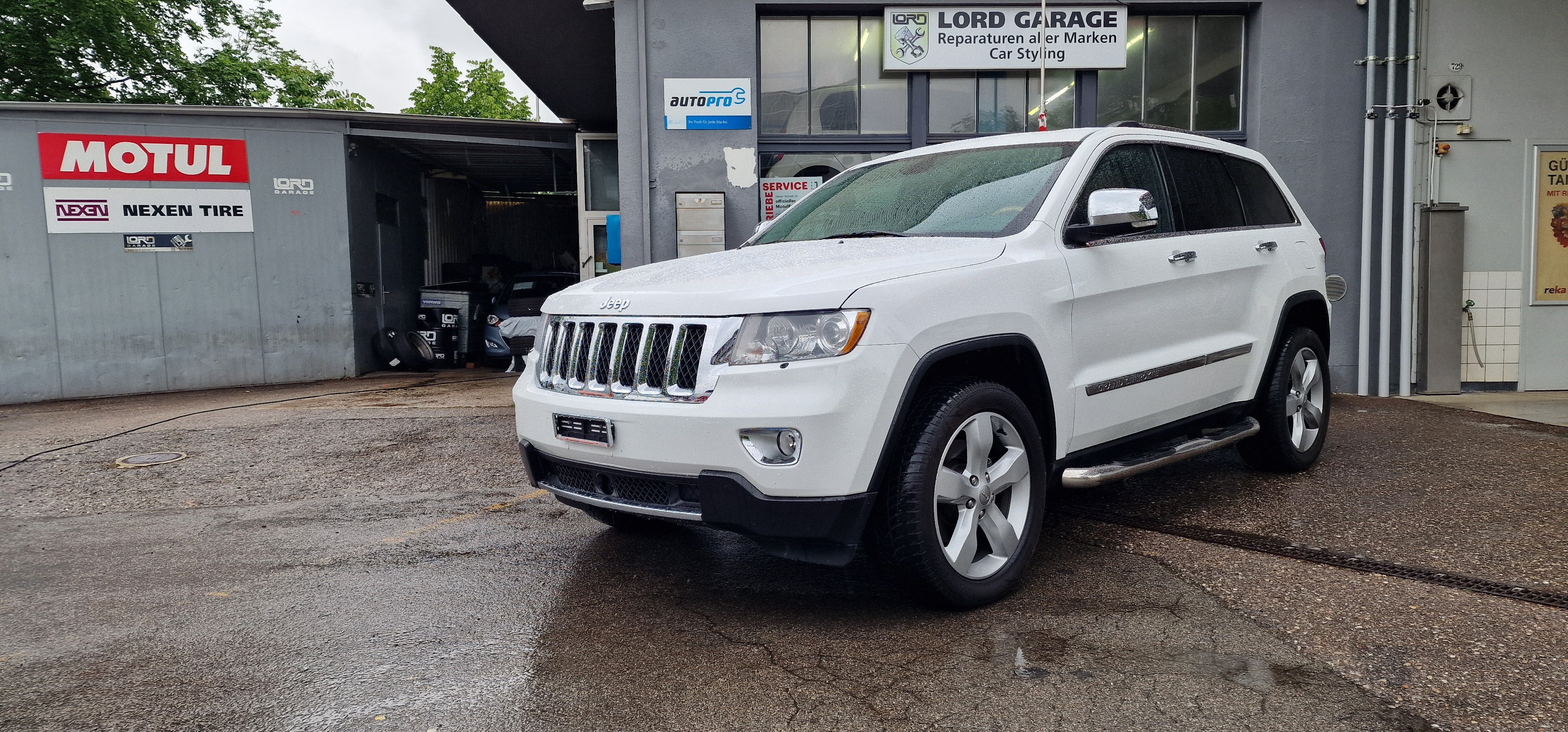 JEEP Grand Cherokee 5.7 V8 HEMI Overland Automatic