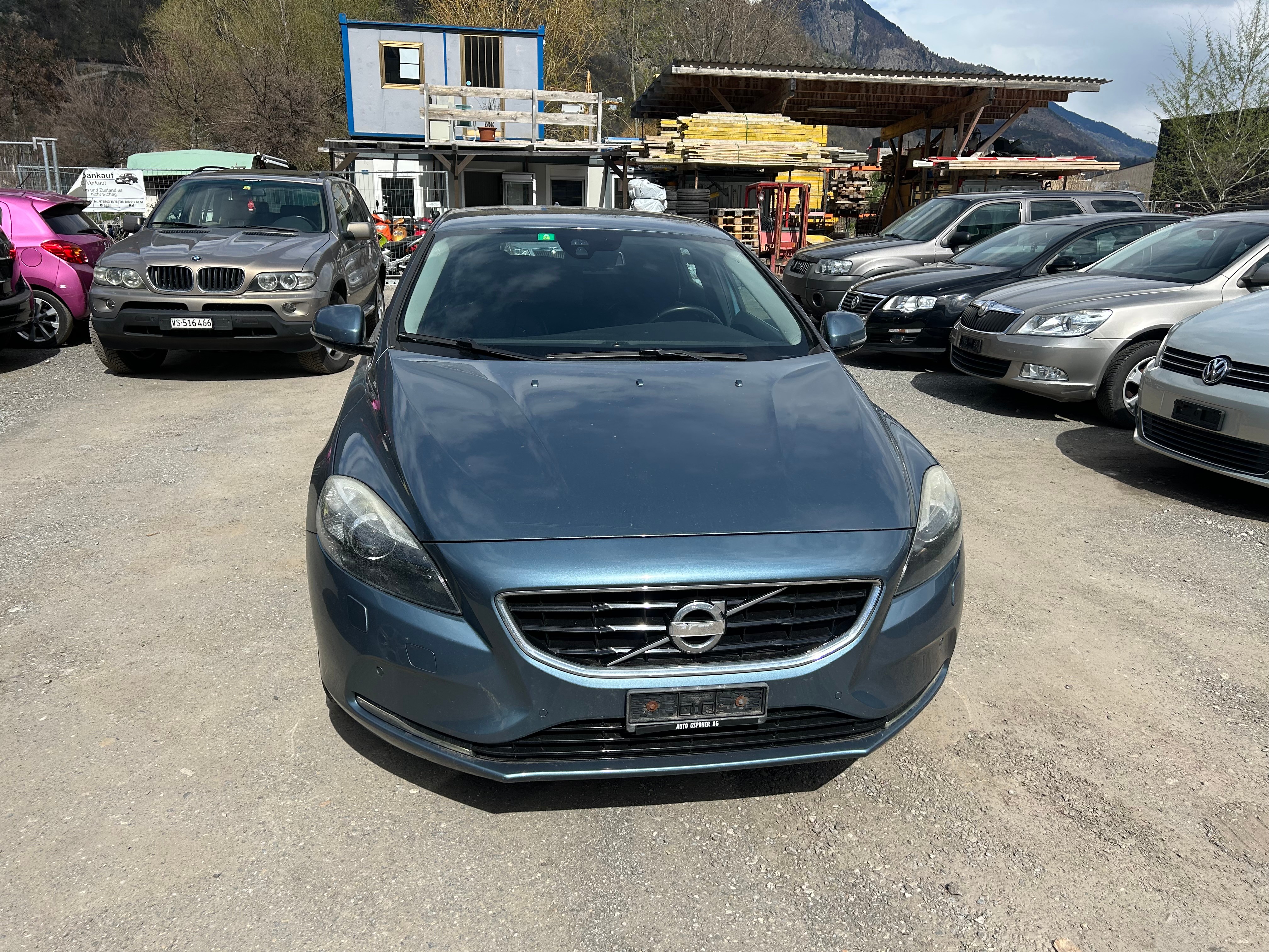 VOLVO V40 T3