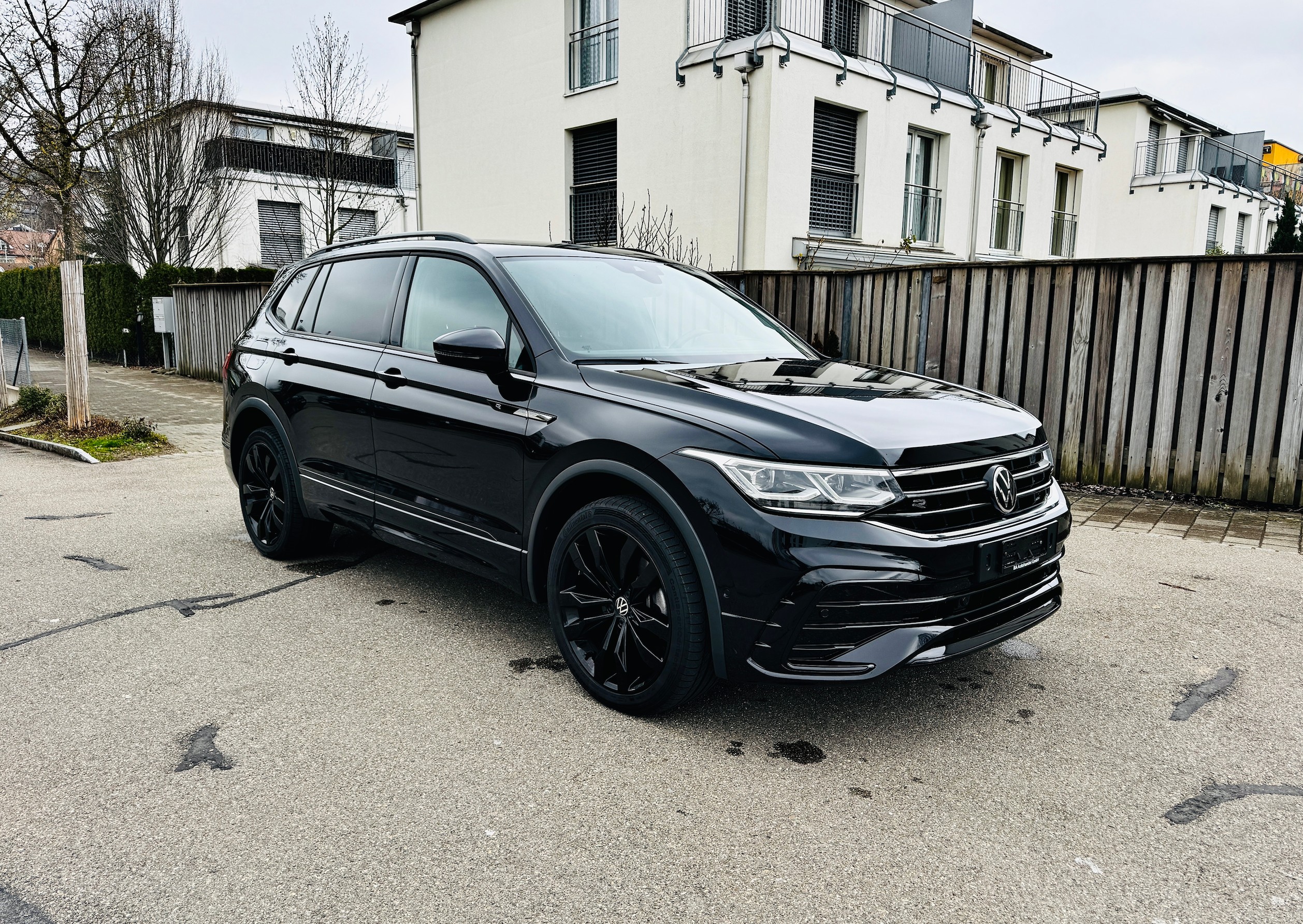 VW TIGUAN ALLSPACE 2.0 TDI SCR R-LINE 4MOTION*DSG*7 PLÄTZE*BLACK STYLE*4 JAHRE HERSTELLERGARANTIE*8FACH BEREIFT*EL. AHK*