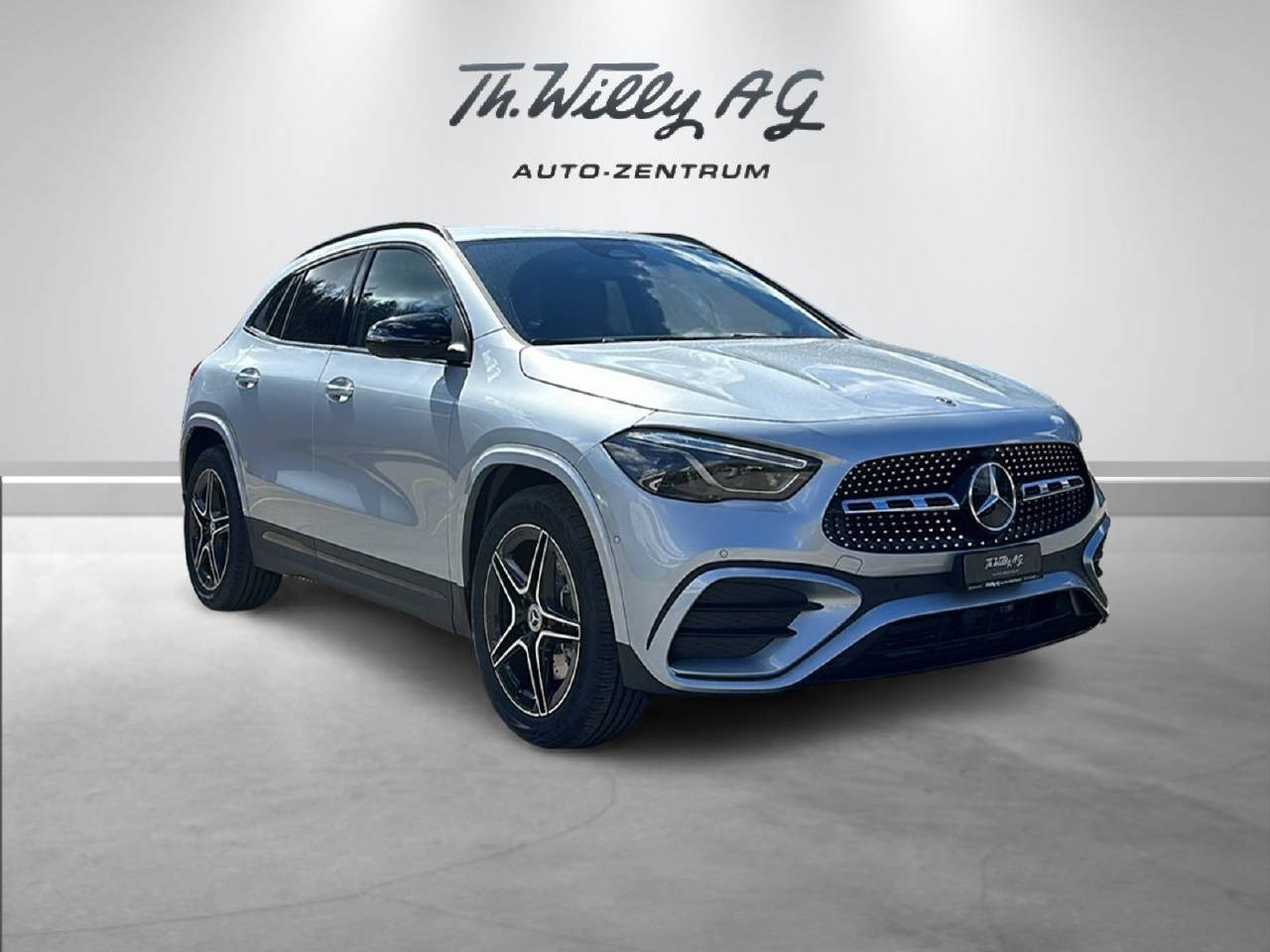 MERCEDES-BENZ GLA 250 Swiss Star AMG Line 4matic