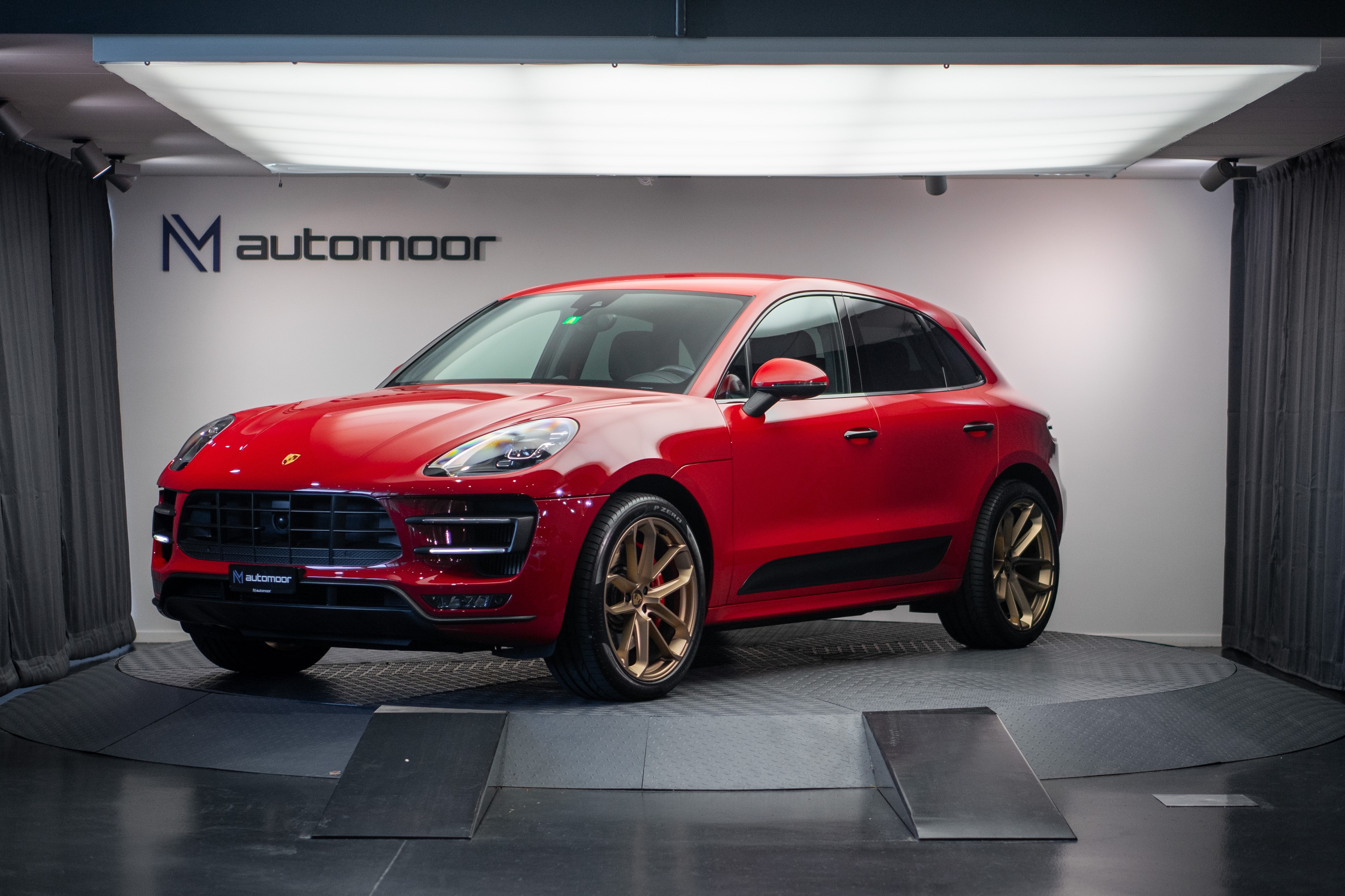 PORSCHE Macan Turbo Performance PDK *CH-Fahrzeug*