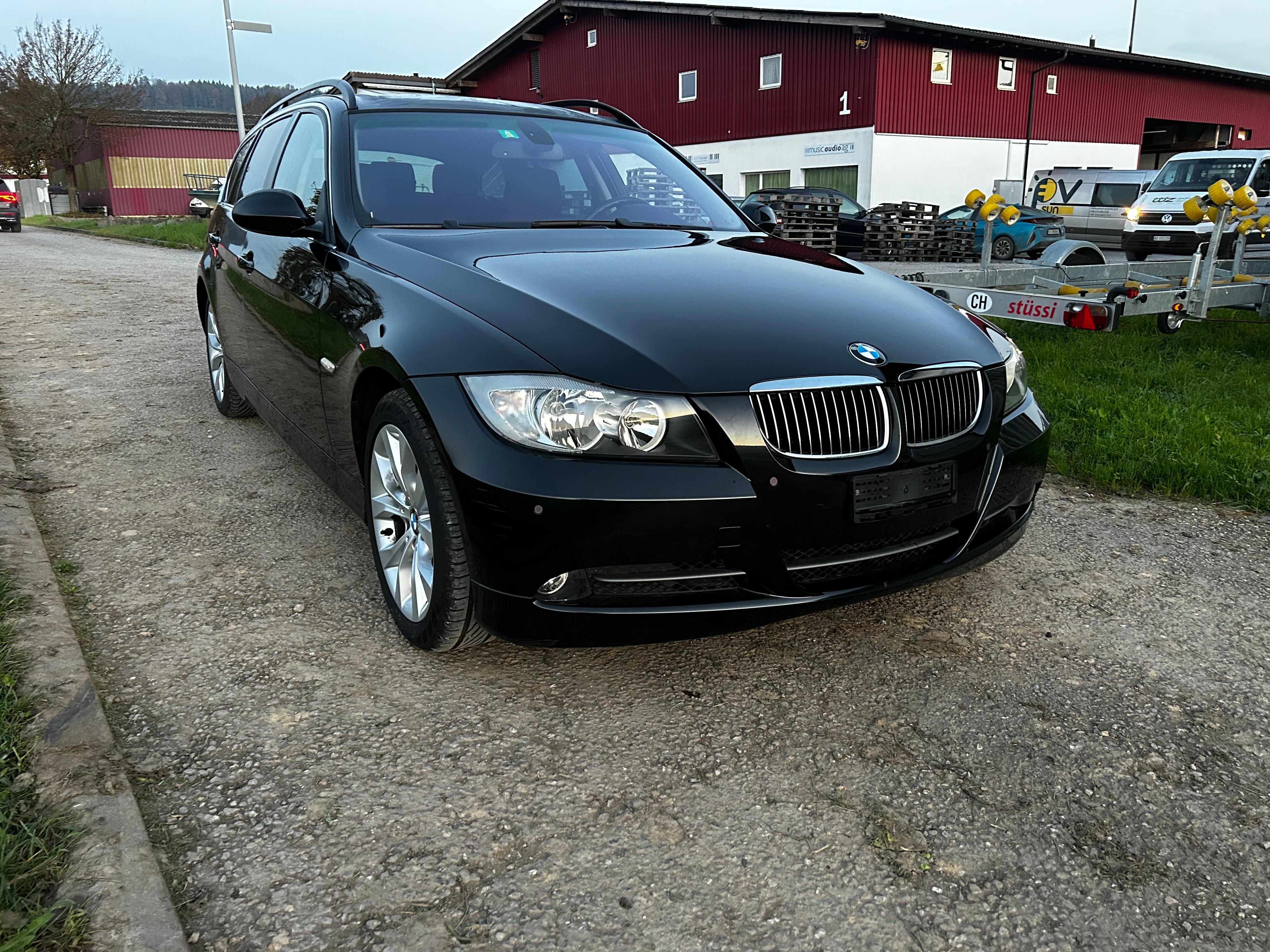 BMW 330i Touring