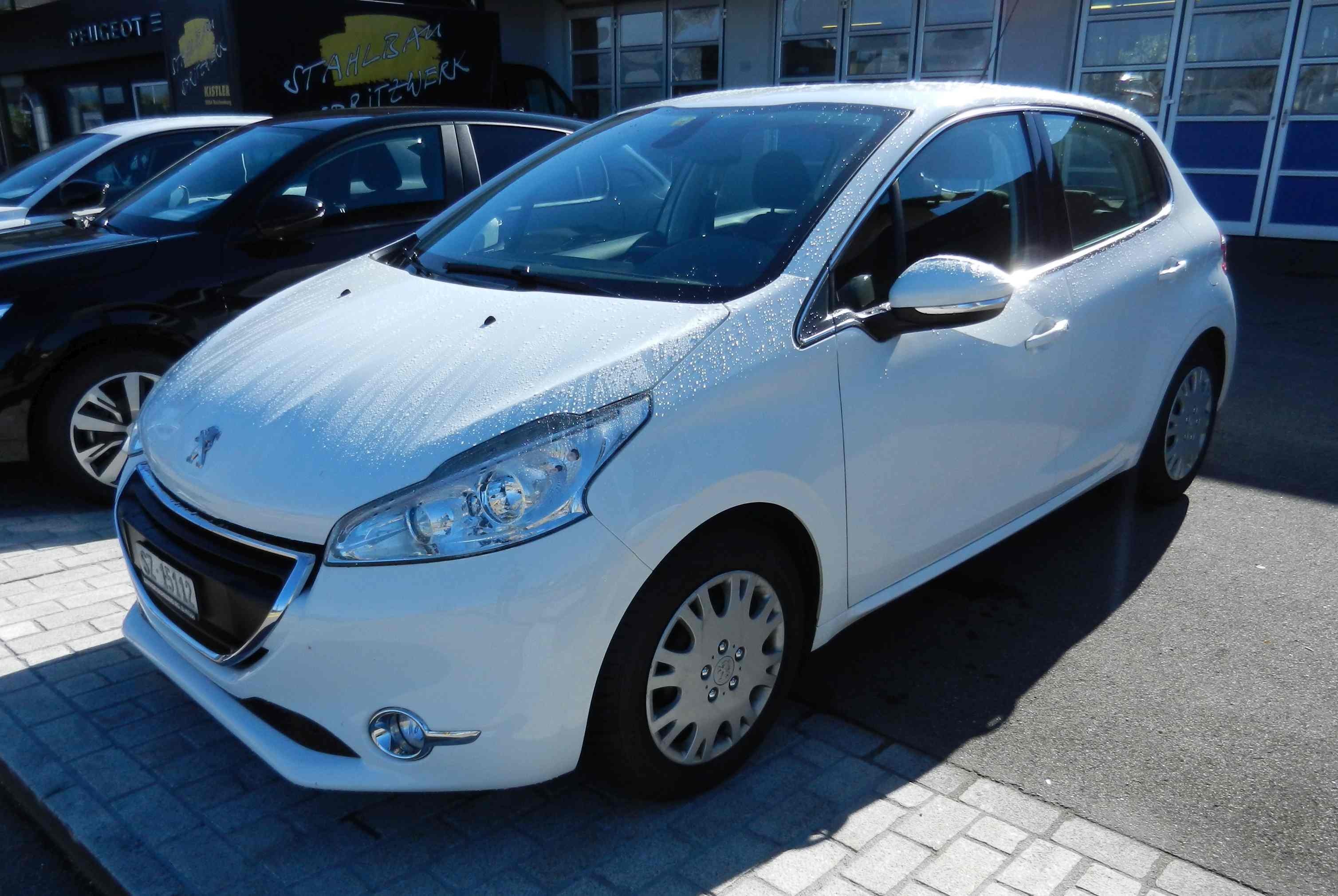 PEUGEOT 208 1.2 THP Allure