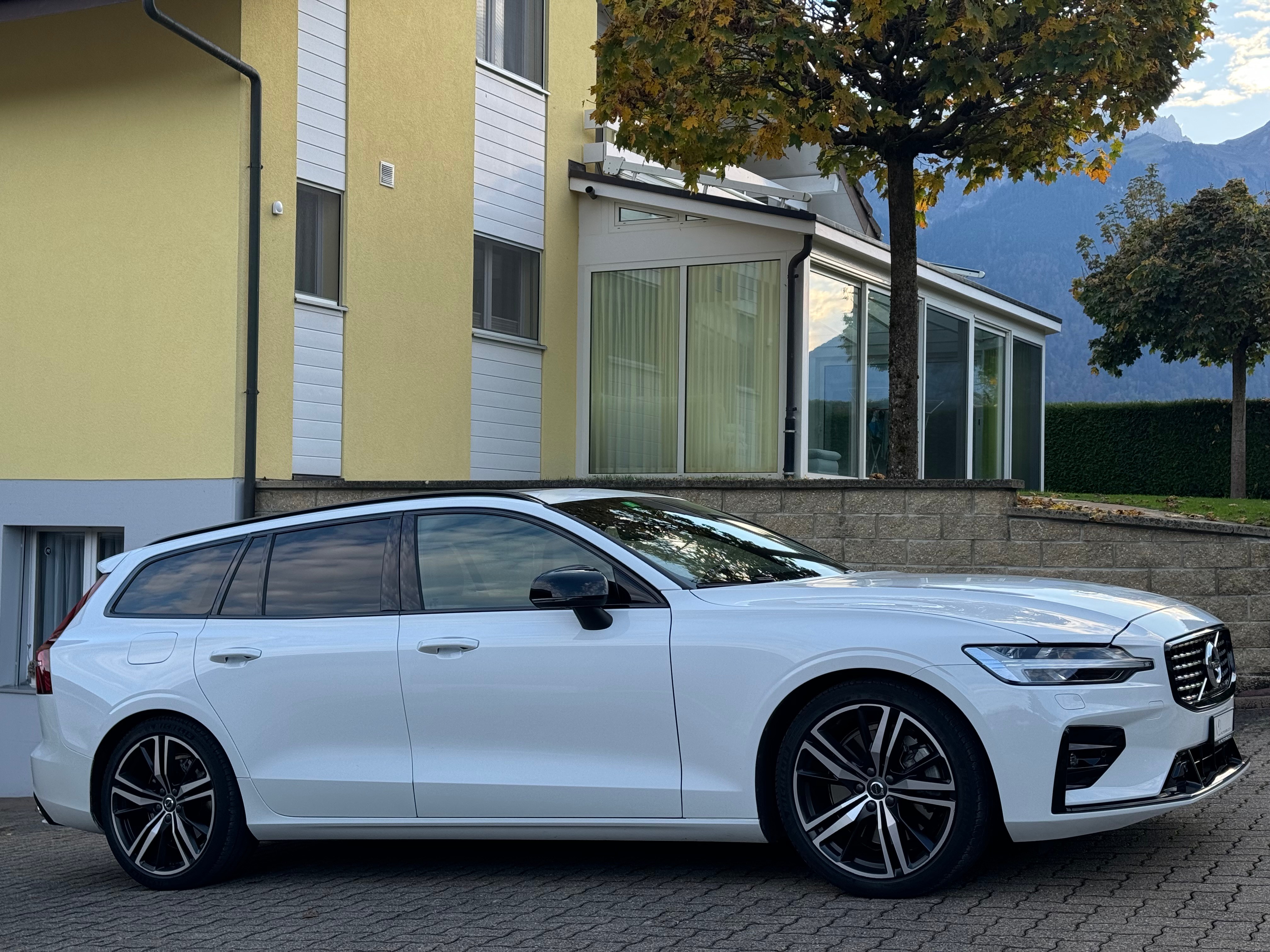 VOLVO V60 B5 Bezin Mild Hybrid AWD R-Design Geartronic