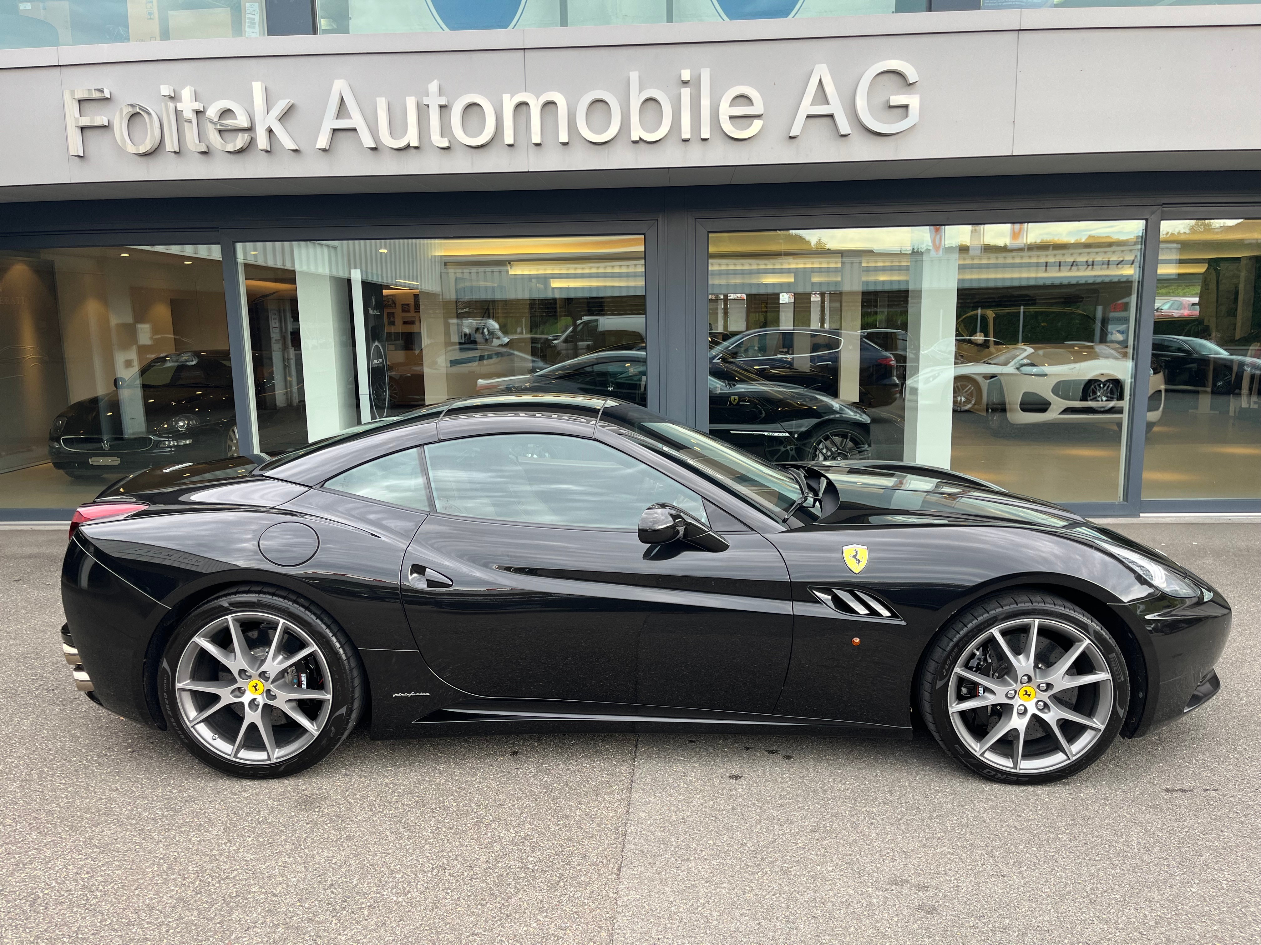 FERRARI California 4.3 V8