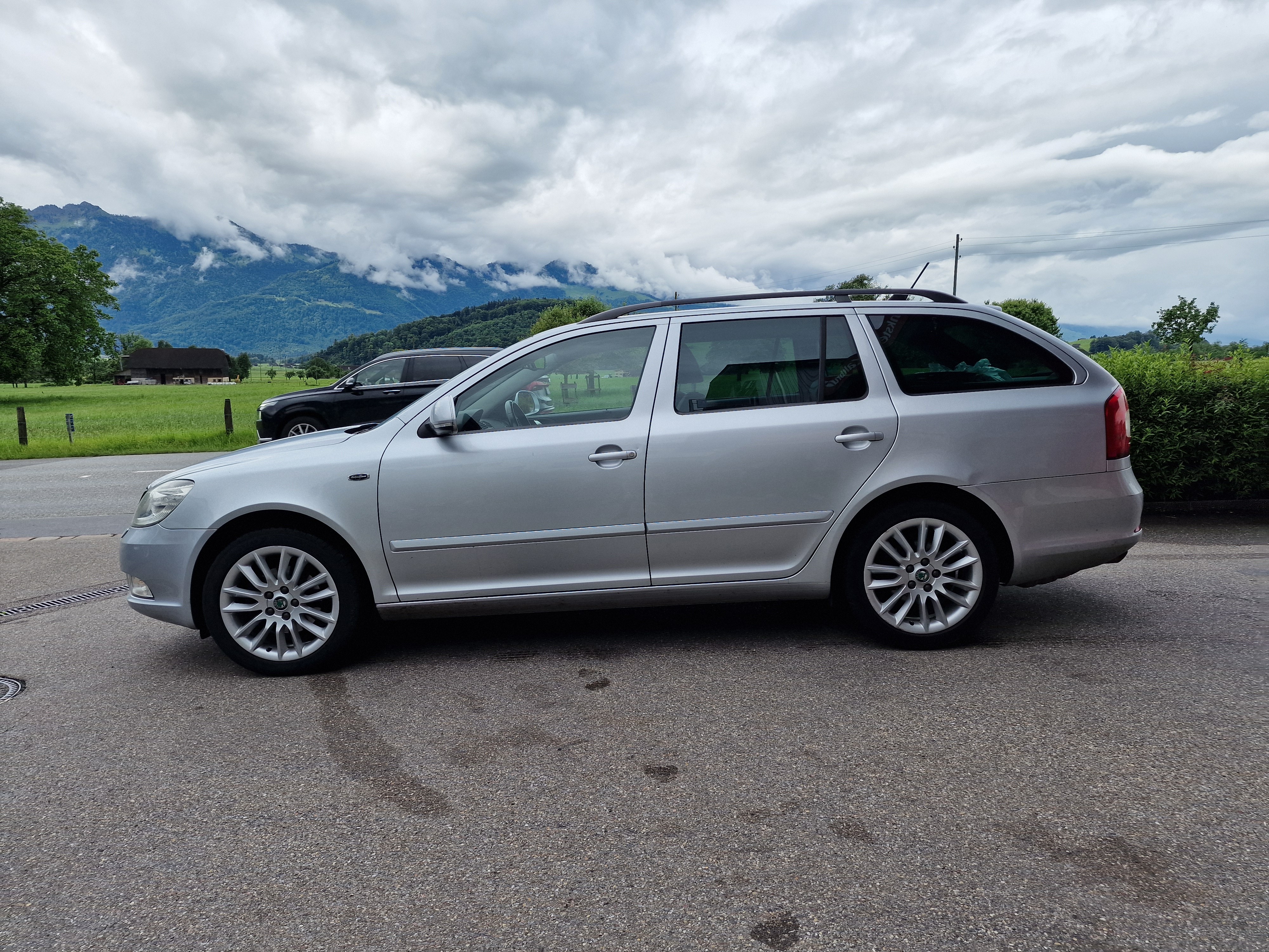 SKODA Octavia Combi 2.0 TDI Laurin & Klement 4x4 DSG Neu MFK 12Mt Garantie