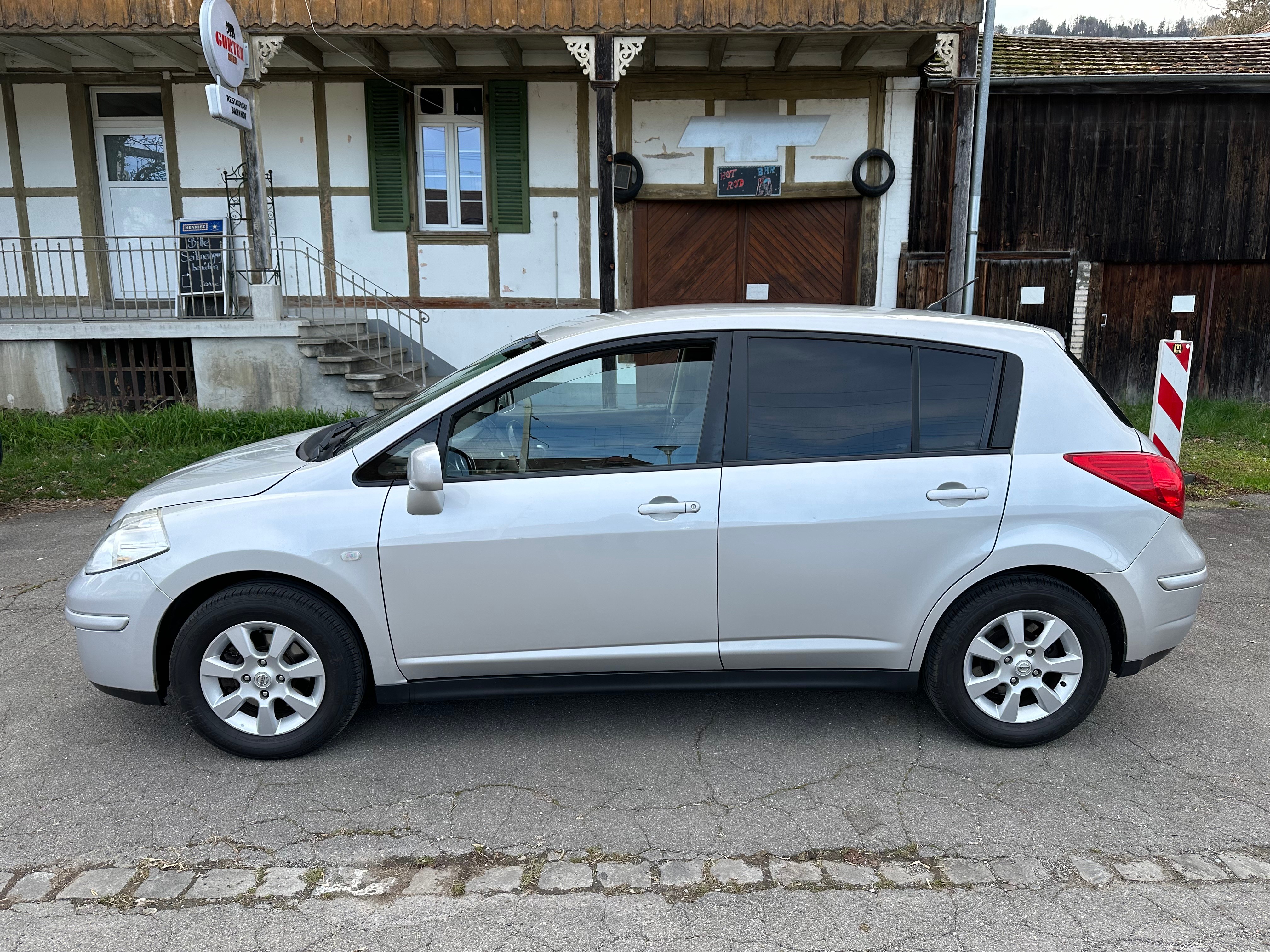 NISSAN Tiida 1.6 acenta