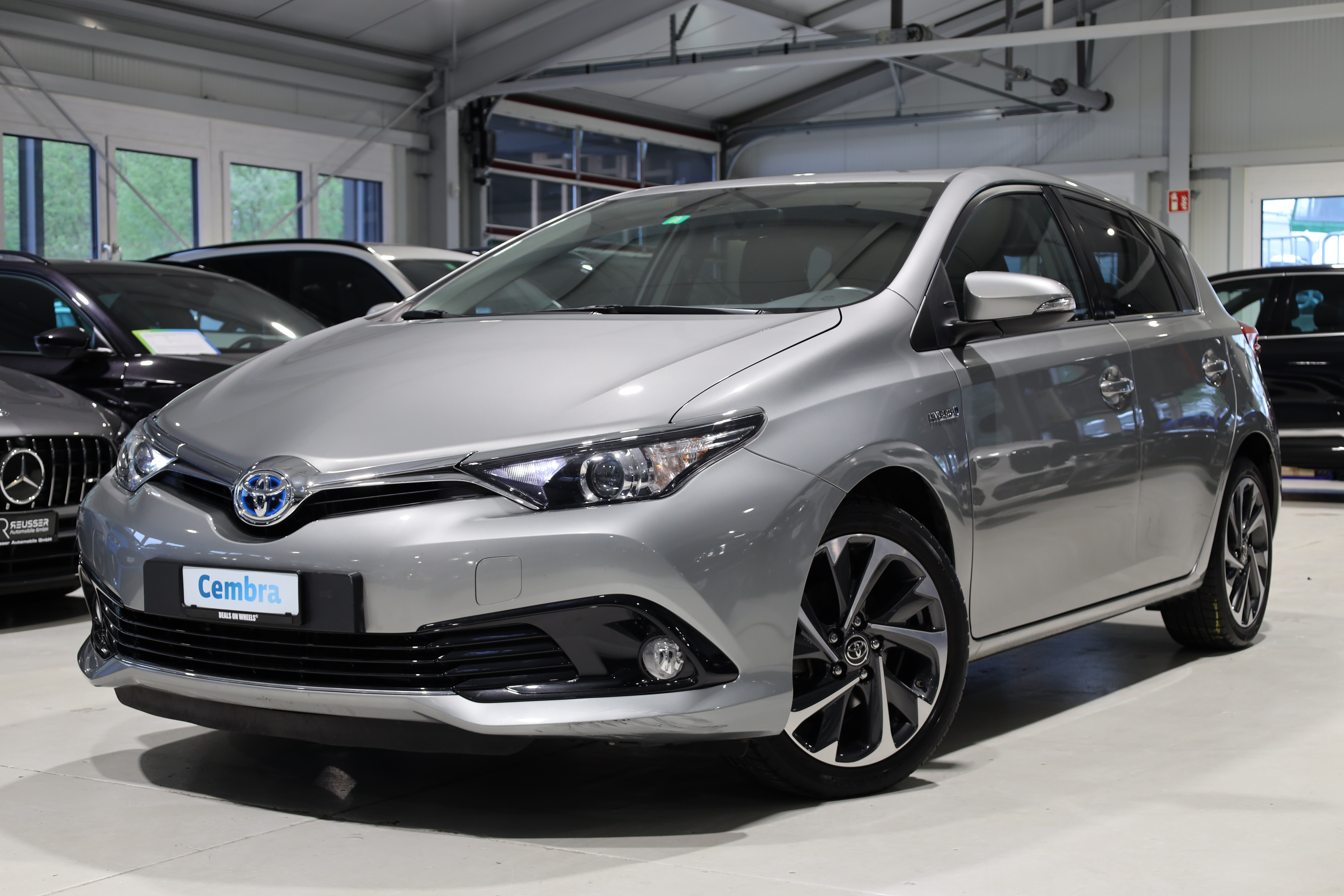 TOYOTA Auris 1.8 HSD Trend e-CVT