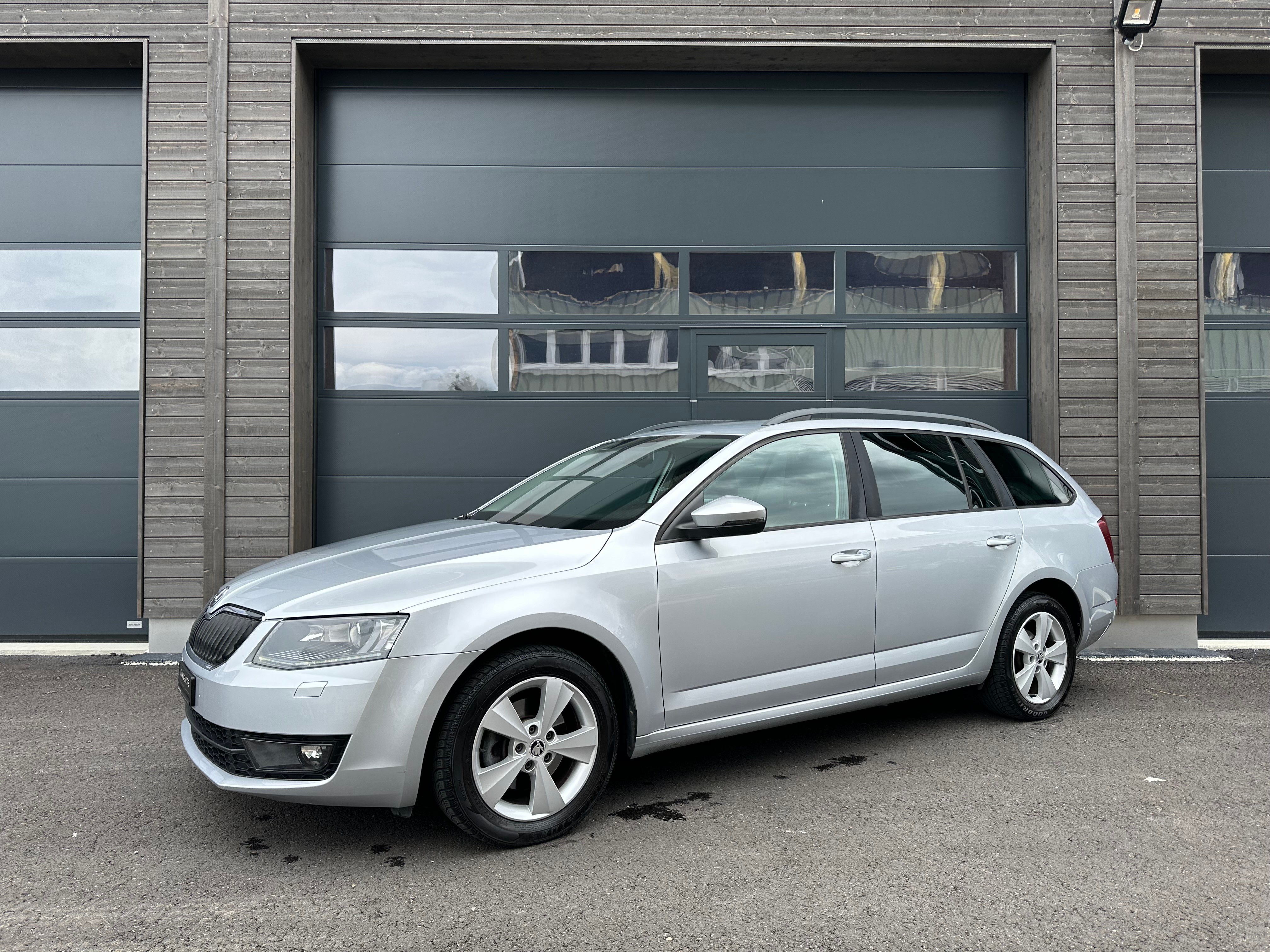 SKODA Octavia Combi 2.0 TDI Ambition DSG