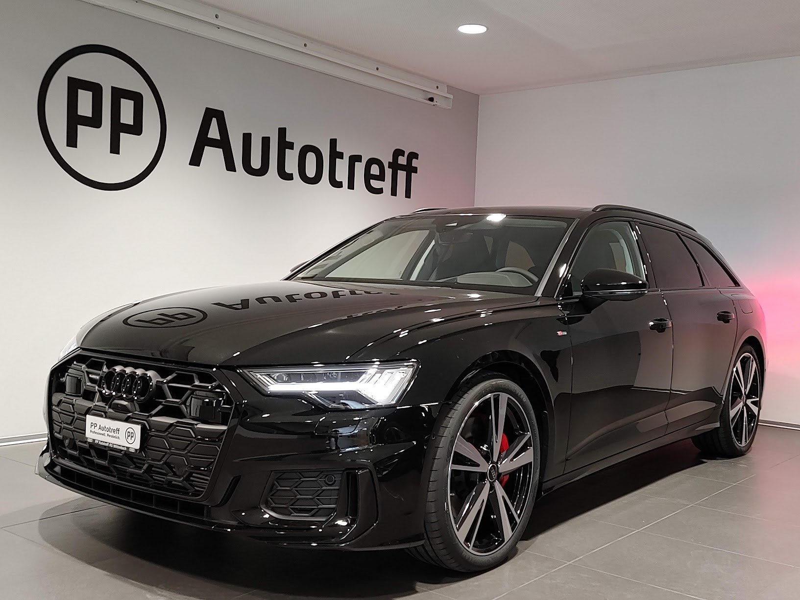 AUDI A6 Avant 55 TFSIe Attraction S line quattro S-tronic