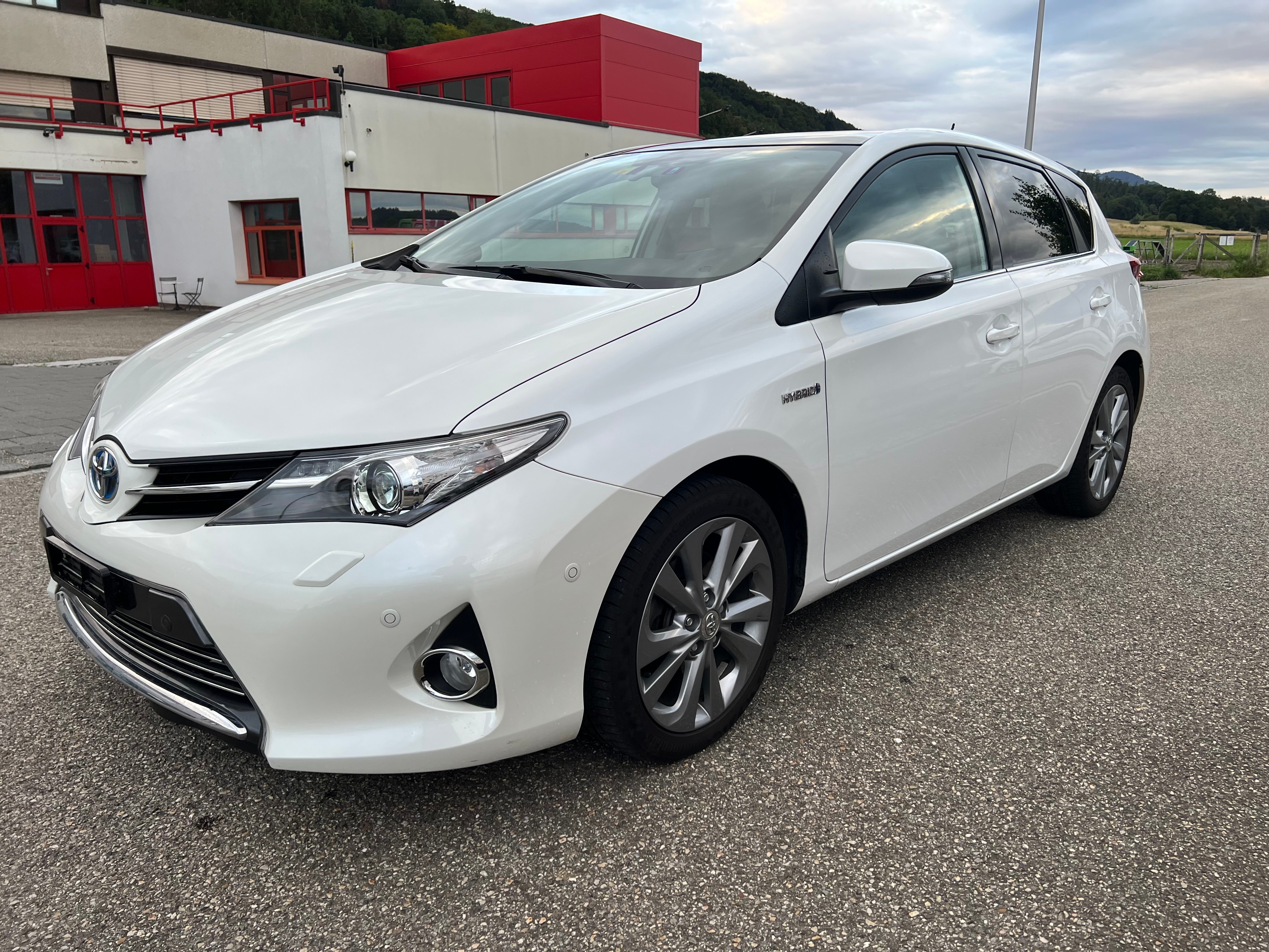 TOYOTA Auris 1.8 16V HSD Linea Sol