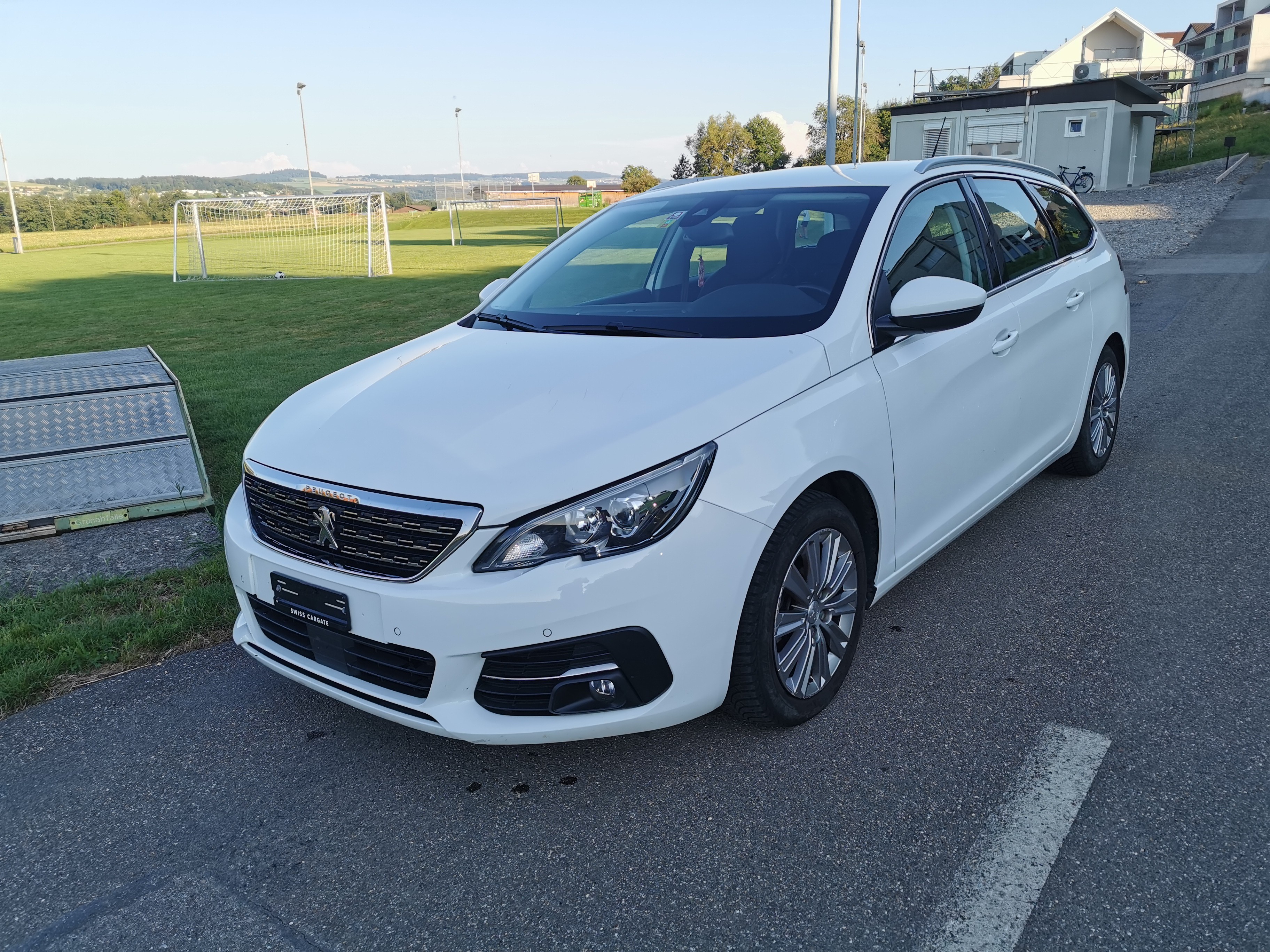 PEUGEOT 308 SW 1.5 BlueHDI Business Line EAT8