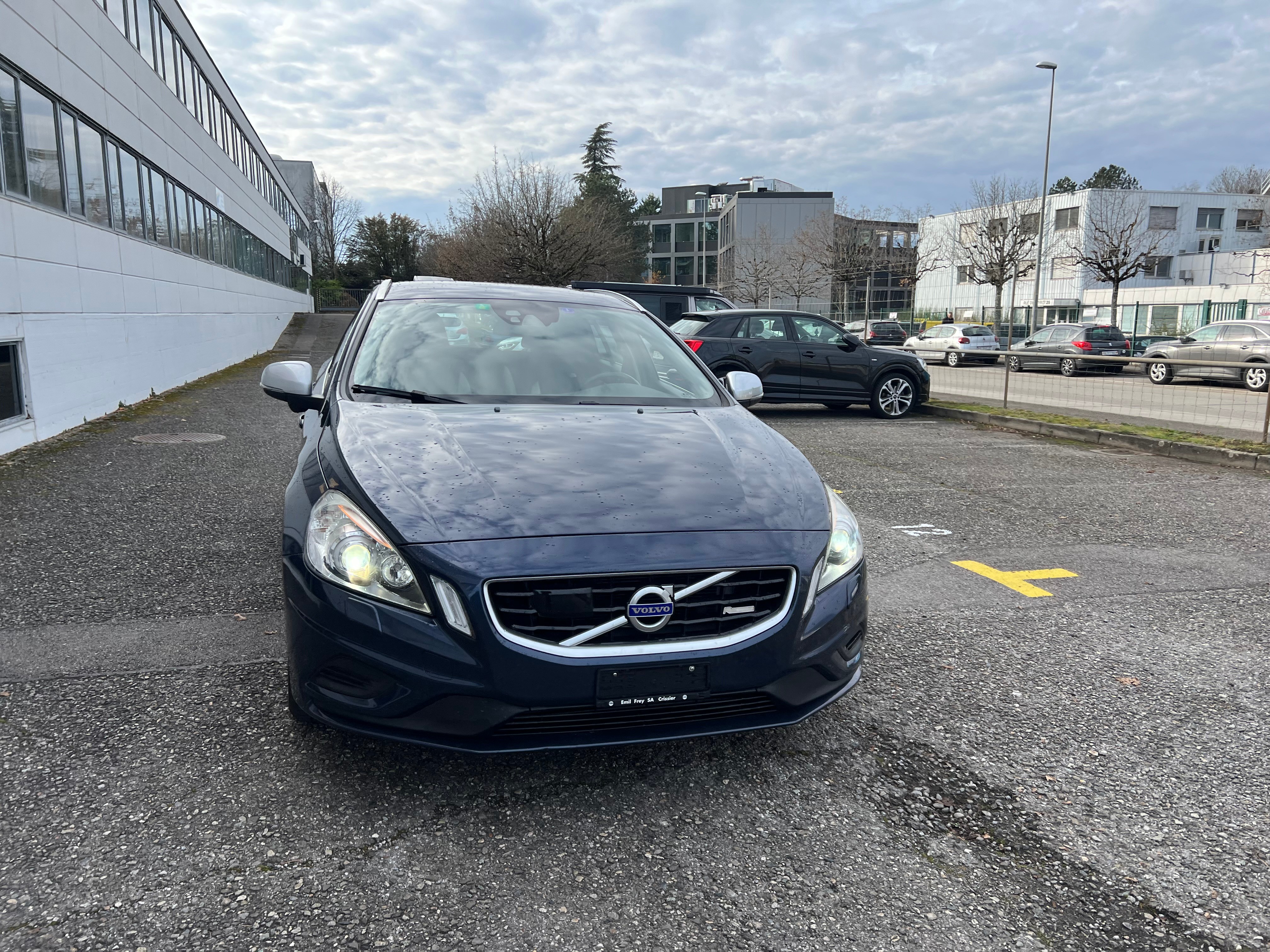 VOLVO V60 T4 R-Design