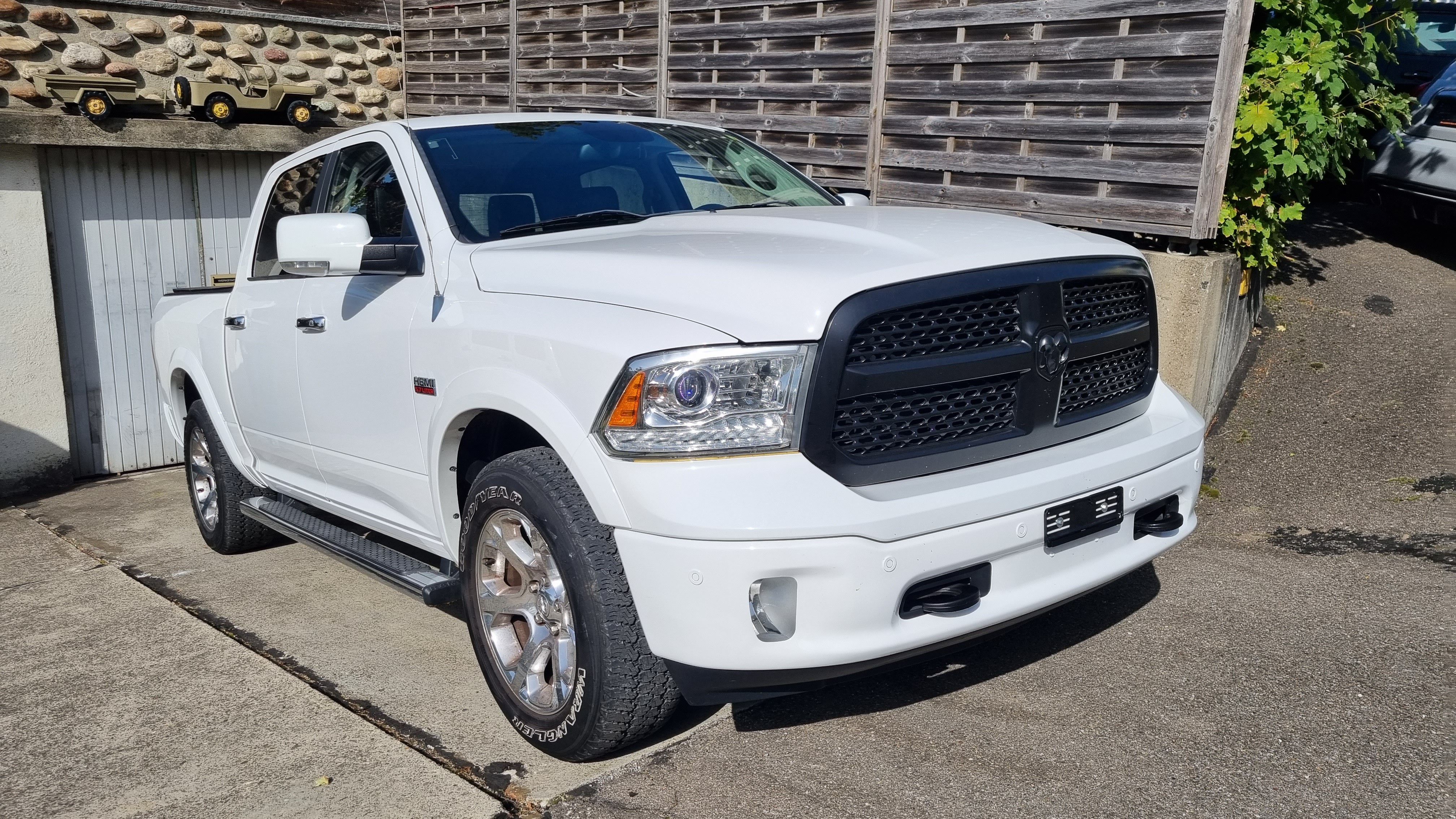 DODGE 5.7 Laramie