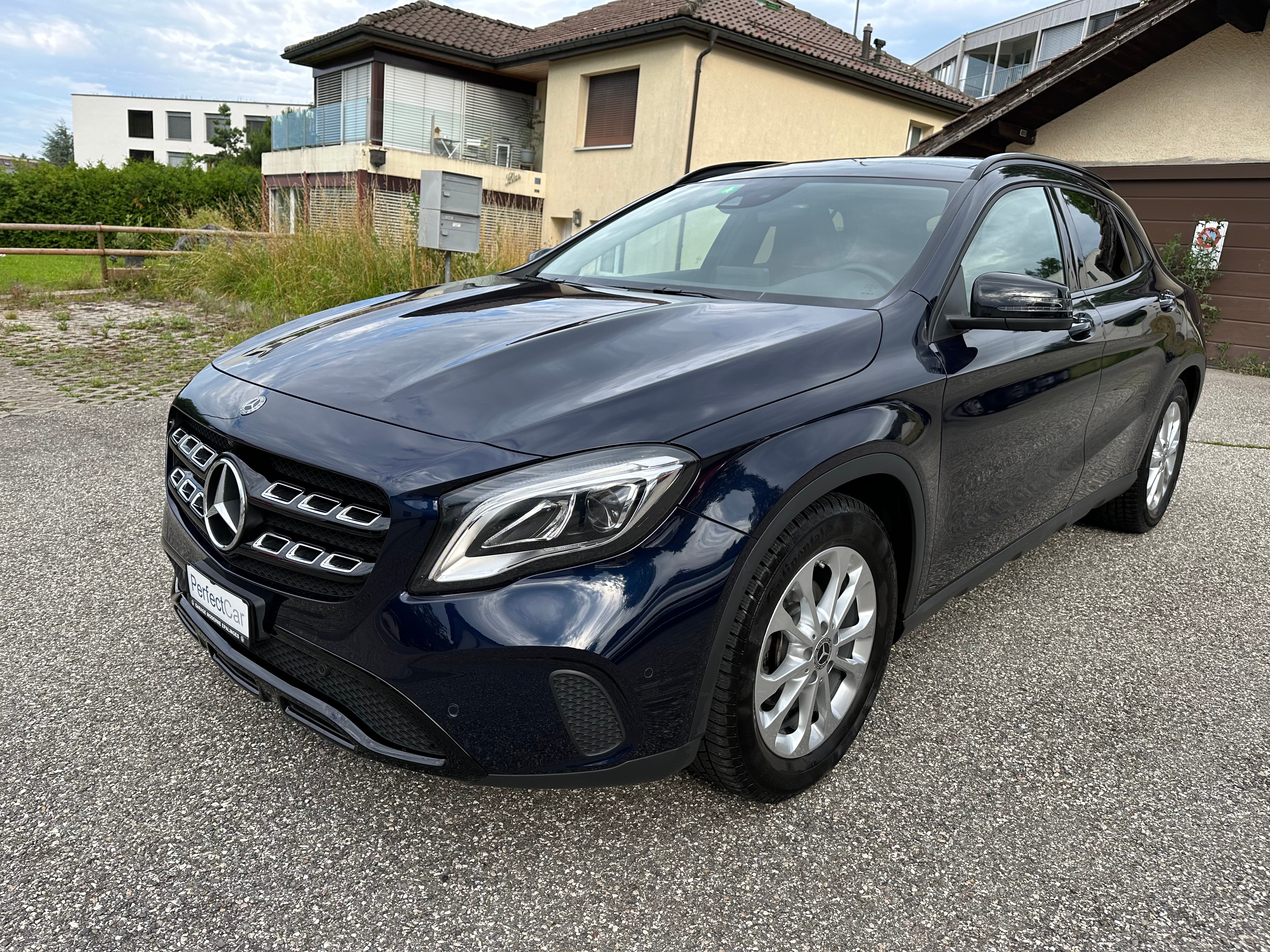 MERCEDES-BENZ GLA 200 Night Star