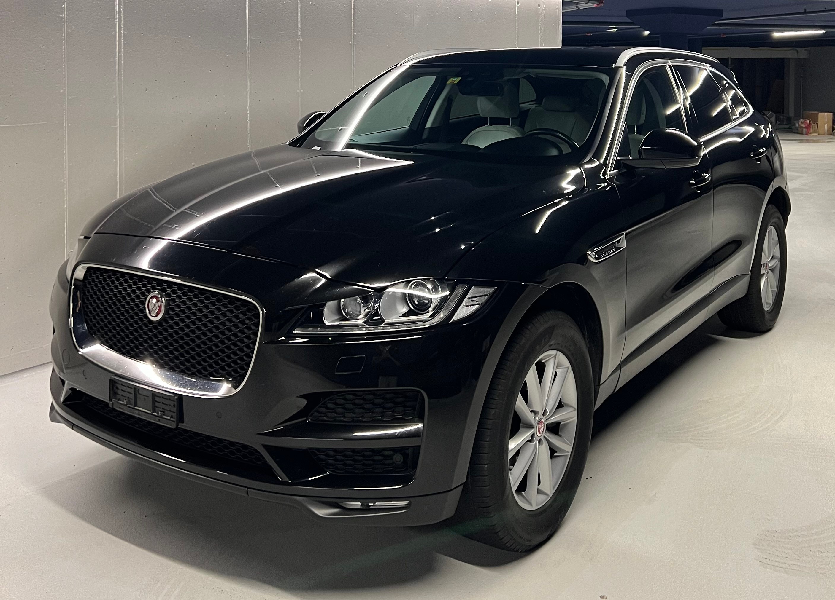 JAGUAR F-Pace 25d Pure AWD Automatik