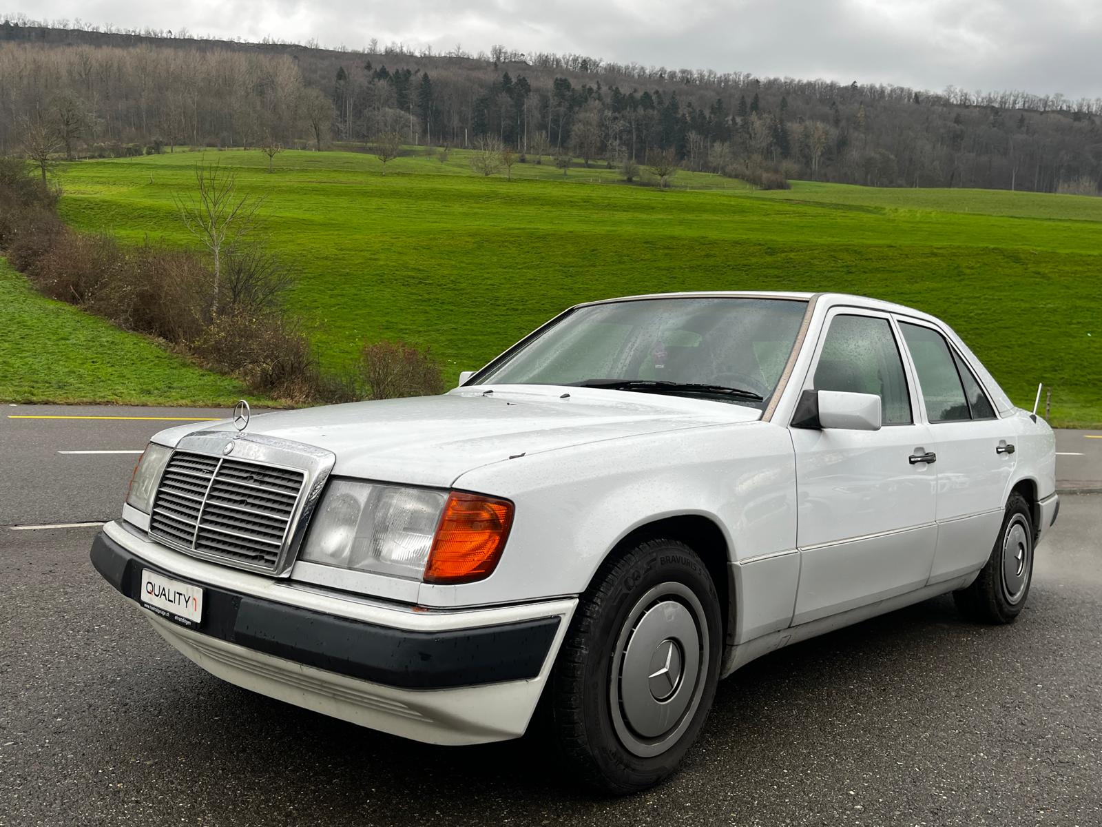 MERCEDES-BENZ 230 E