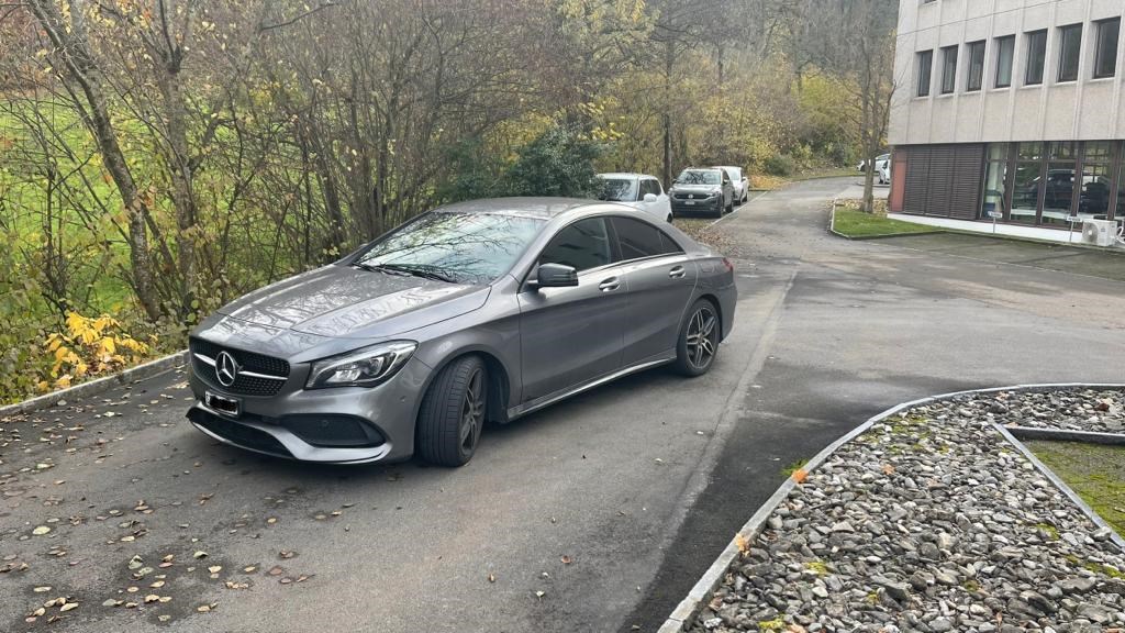 MERCEDES-BENZ CLA 220 Coupé