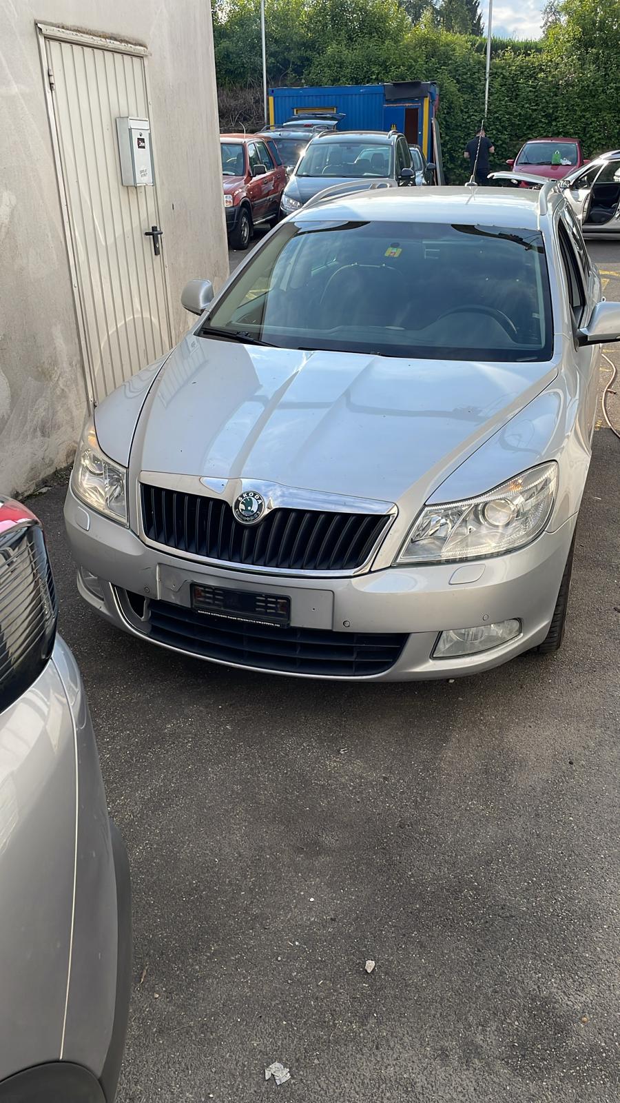 SKODA Octavia Combi 2.0 TDI Elegance DSG