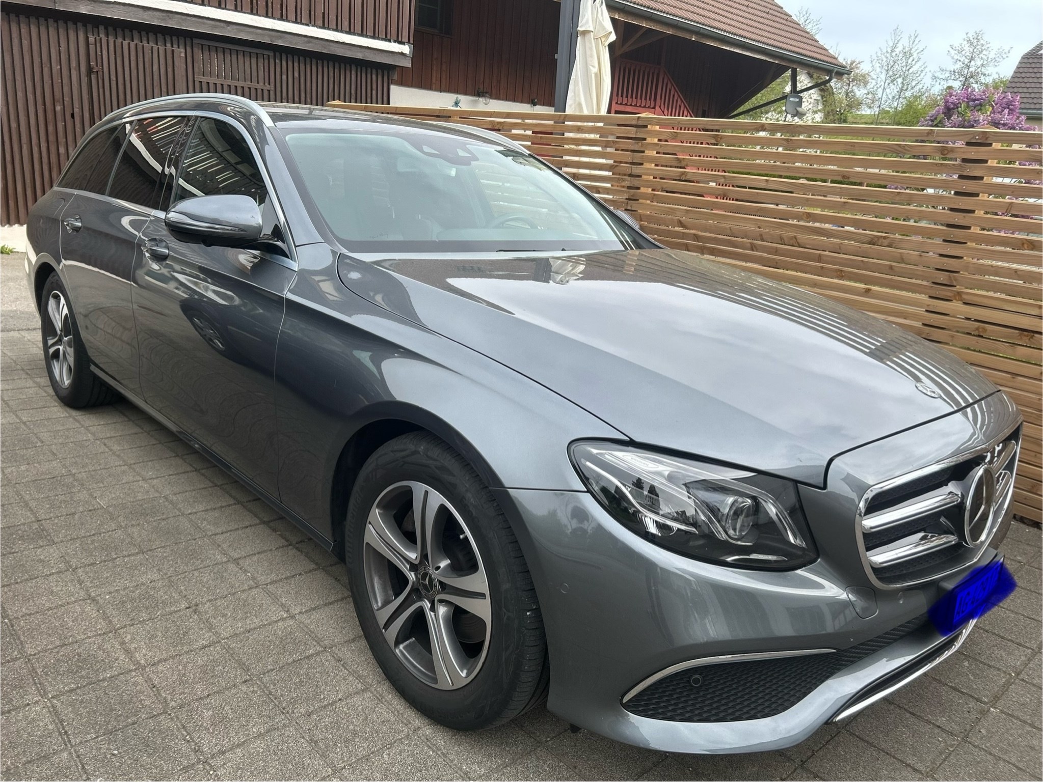 MERCEDES-BENZ E 220 d Swiss Star Exclusive 4Matic 9G-Tronic