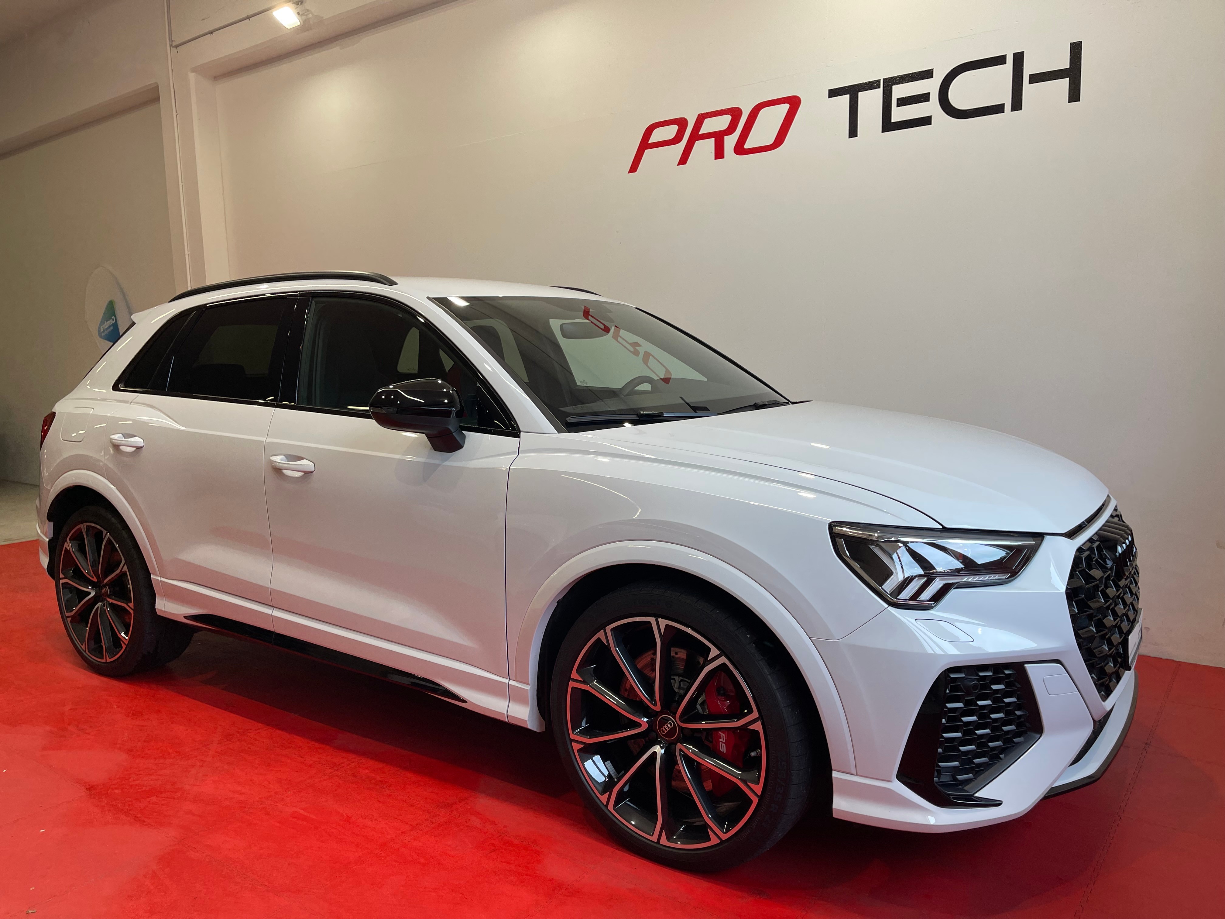 AUDI RS Q3 2.5 TFSI quattro S tronic *AHK*