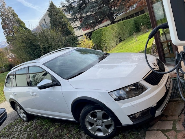 SKODA Octavia Combi 2.0 TDI Scout 4x4