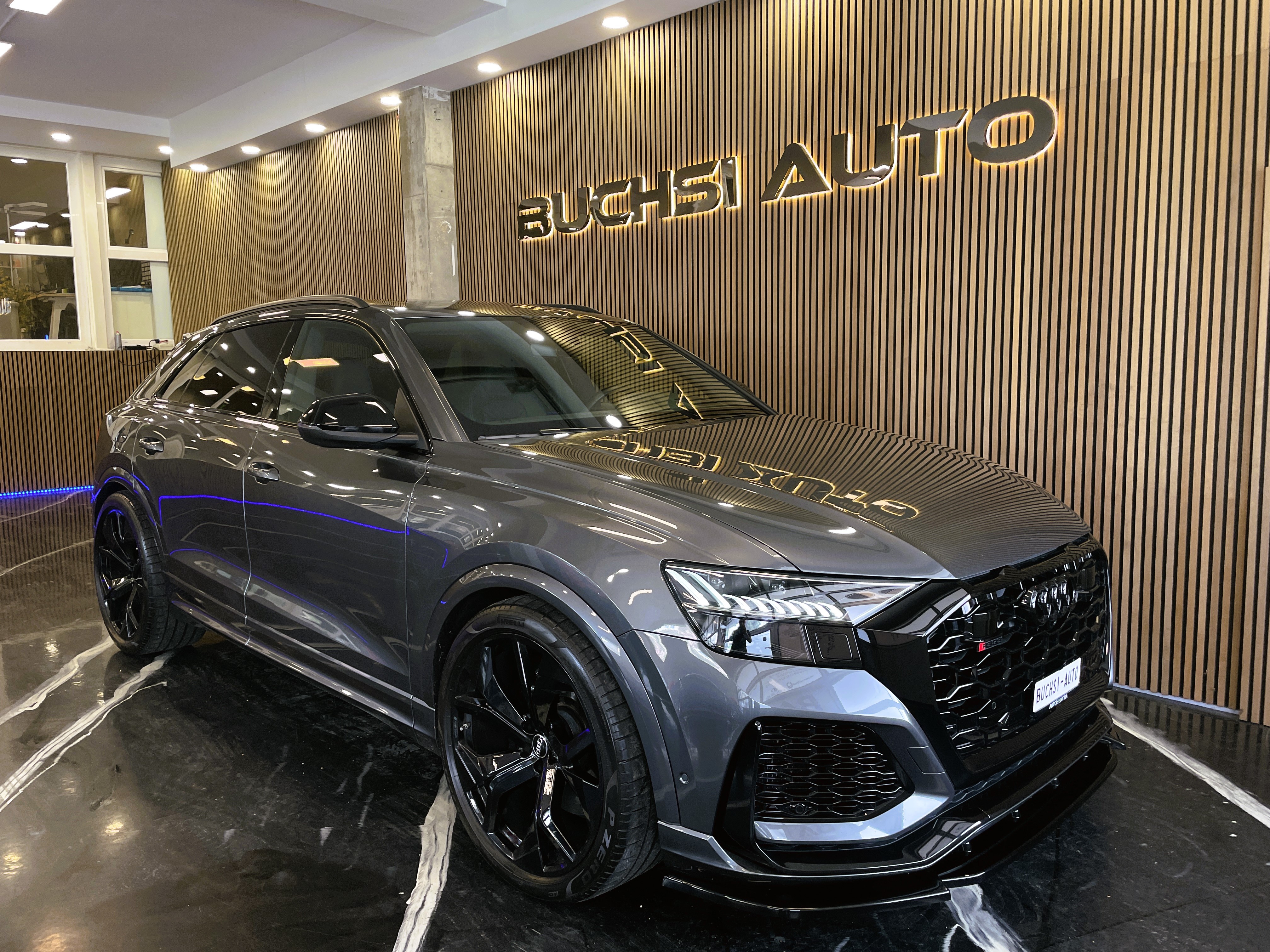 AUDI RSQ8 quattro tiptronic