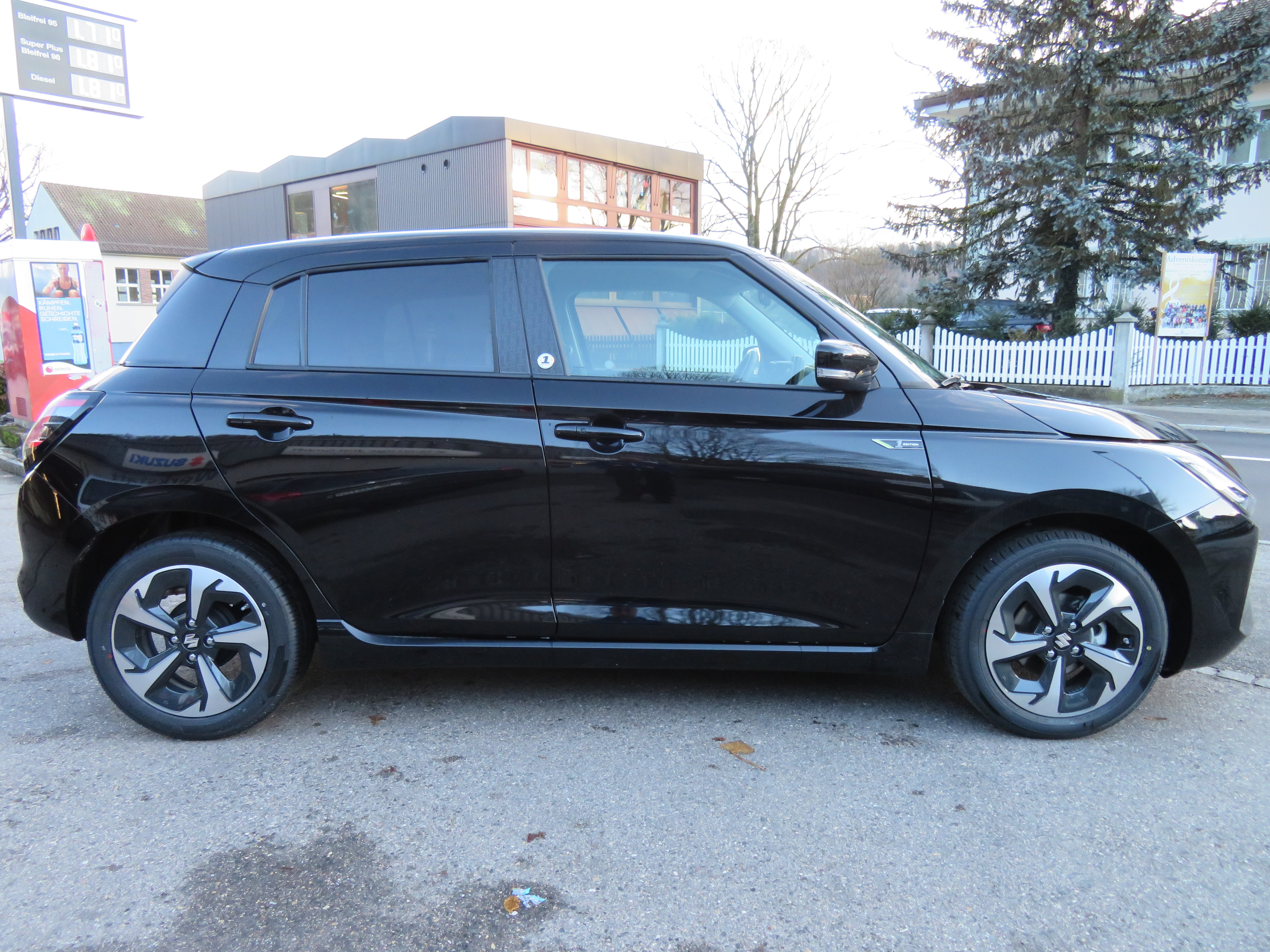 SUZUKI Swift 1.2 1st Edition Top Hybrid CVT