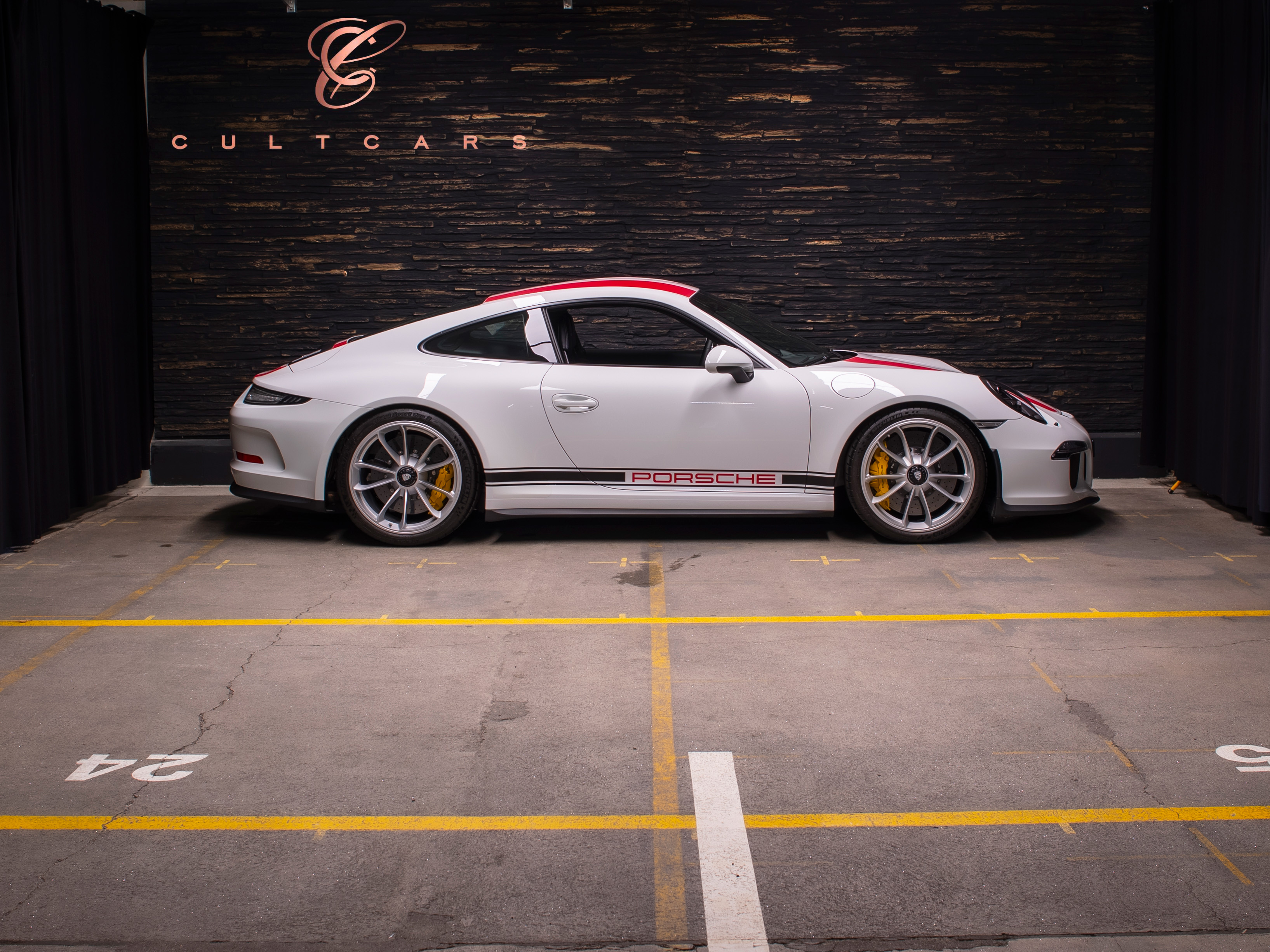 PORSCHE 911 R