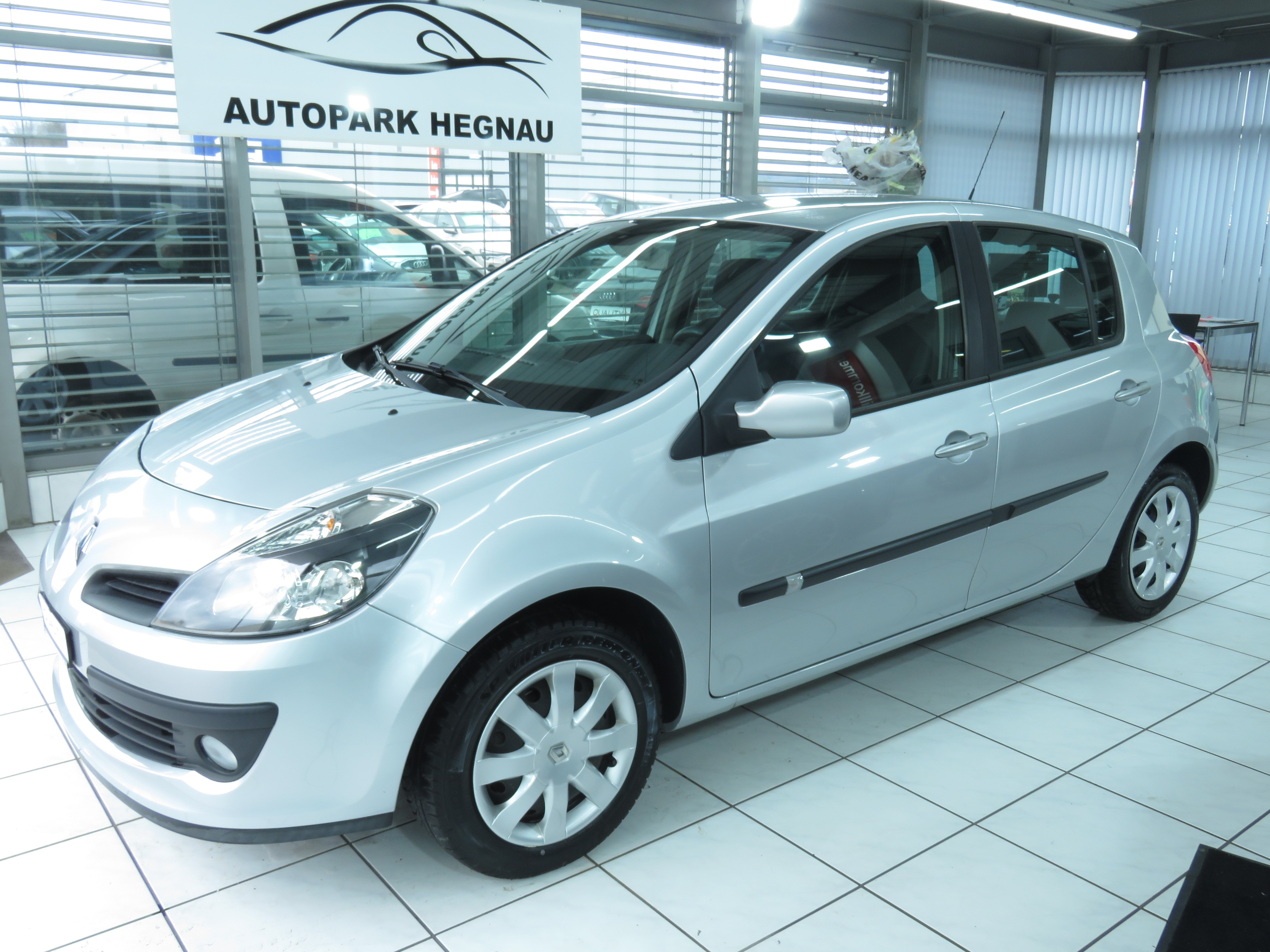 RENAULT Clio 1.6 16V Privilège