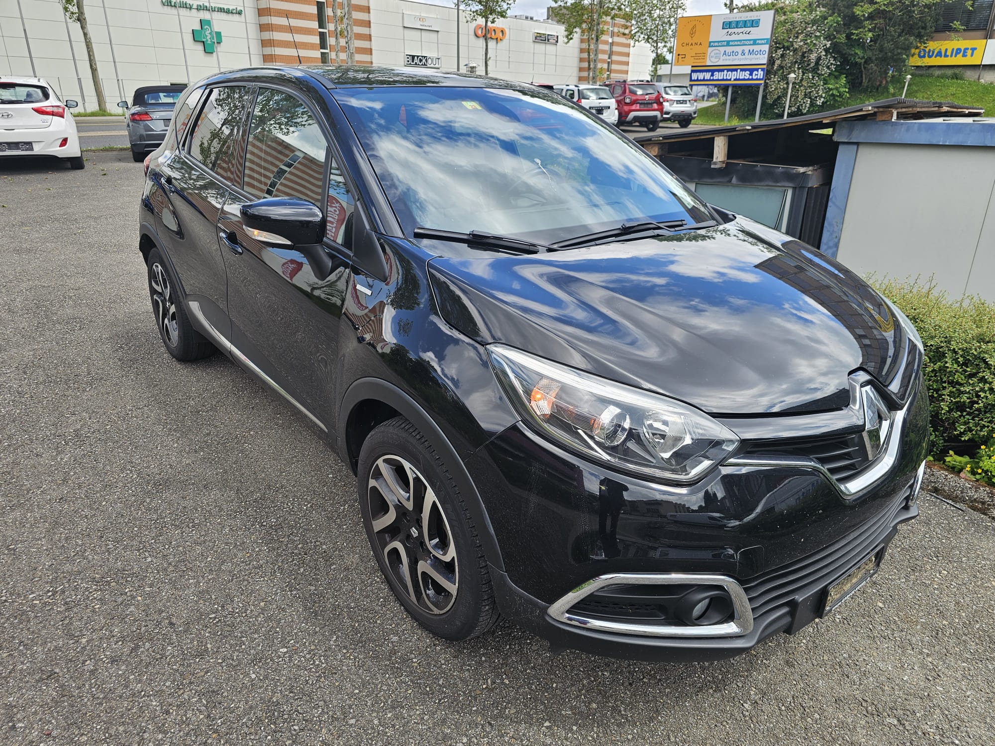 RENAULT Captur 1.2 T 16V LUXE / LEATHER / NAVI / EDC