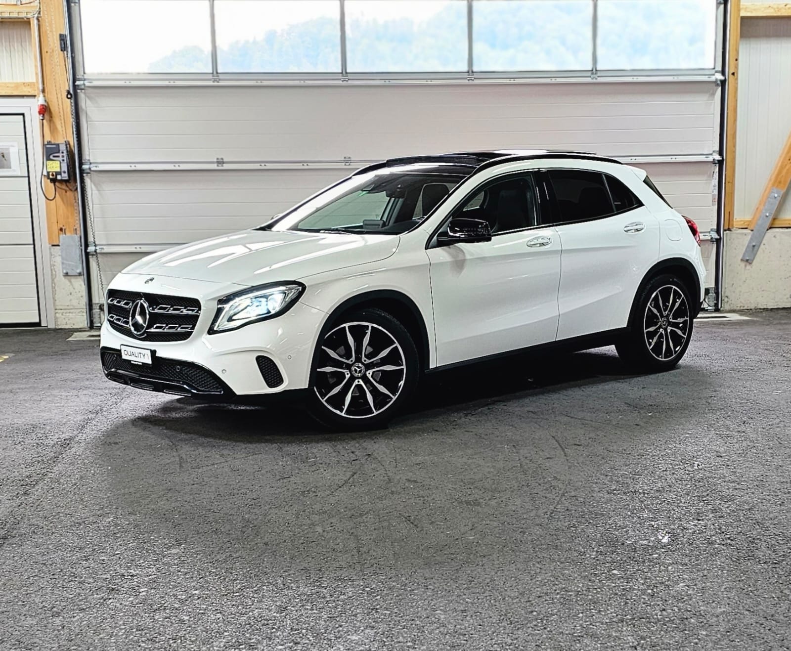 MERCEDES-BENZ GLA 200 Night Star 7G-DCT *CH-Fahrzeug*