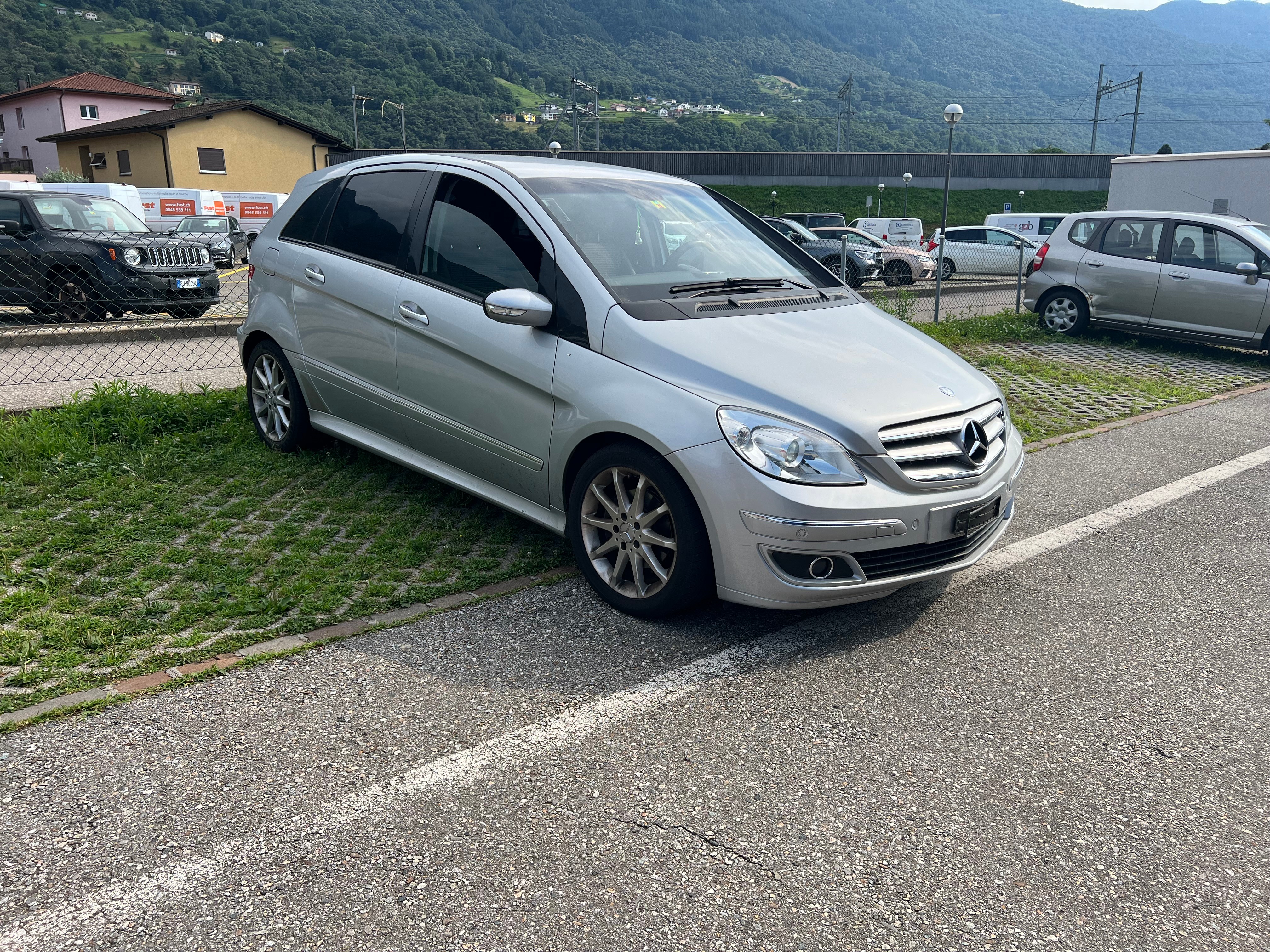 MERCEDES-BENZ B 200