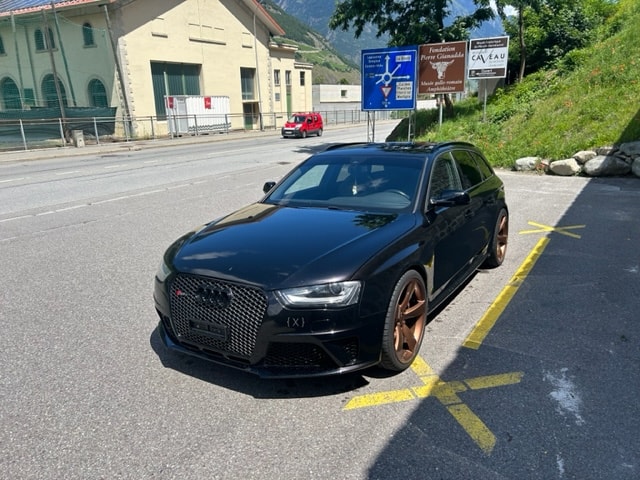 AUDI RS4 Avant 4.2 FSI V8 quattro S-tronic