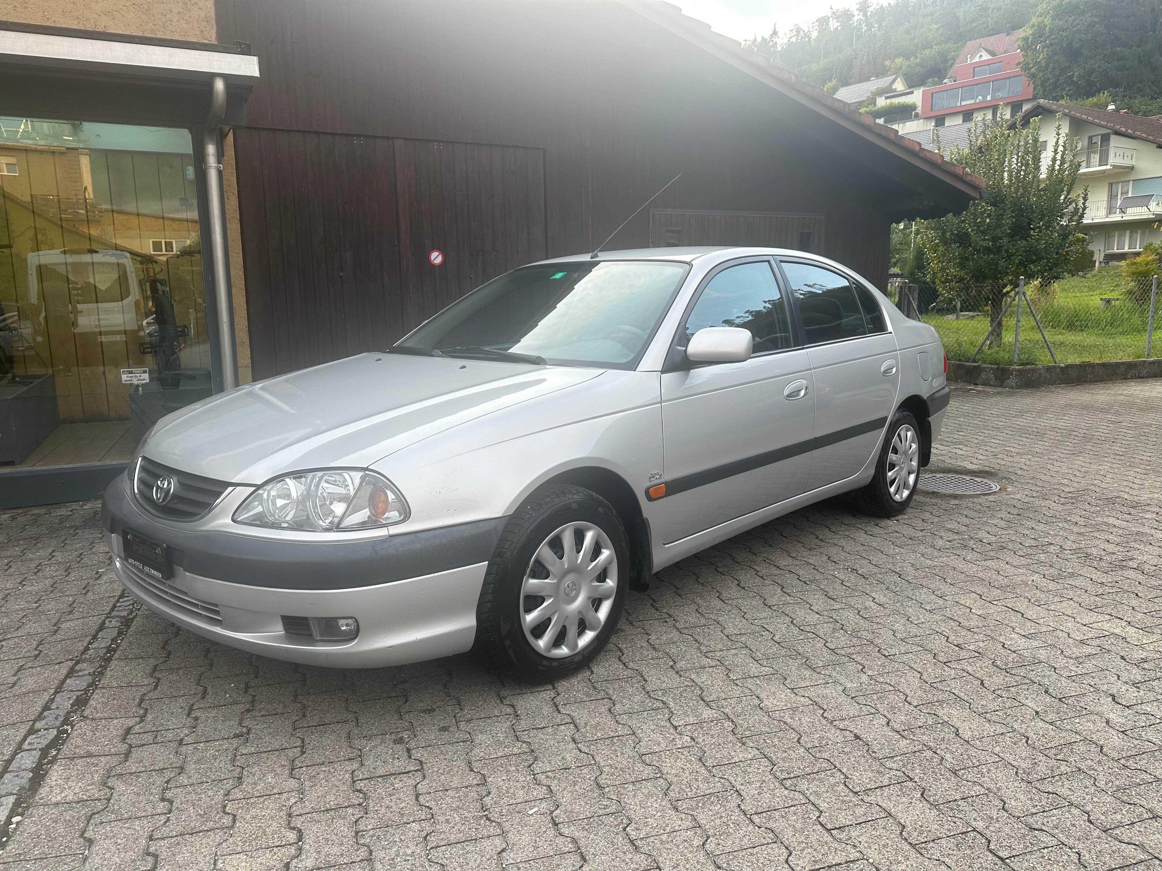 TOYOTA Avensis 2.0 VVT-i Linea Sol Sedan