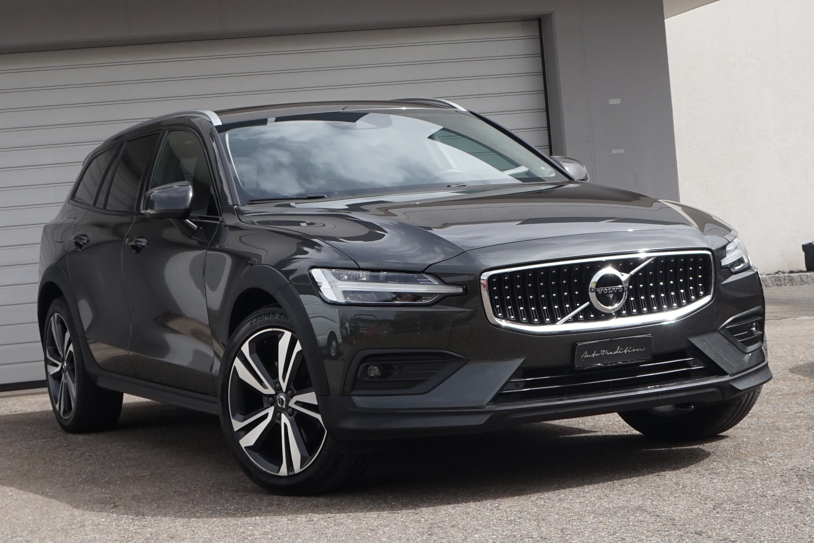 VOLVO V60 Cross Country D4 AWD - FULL OPTION